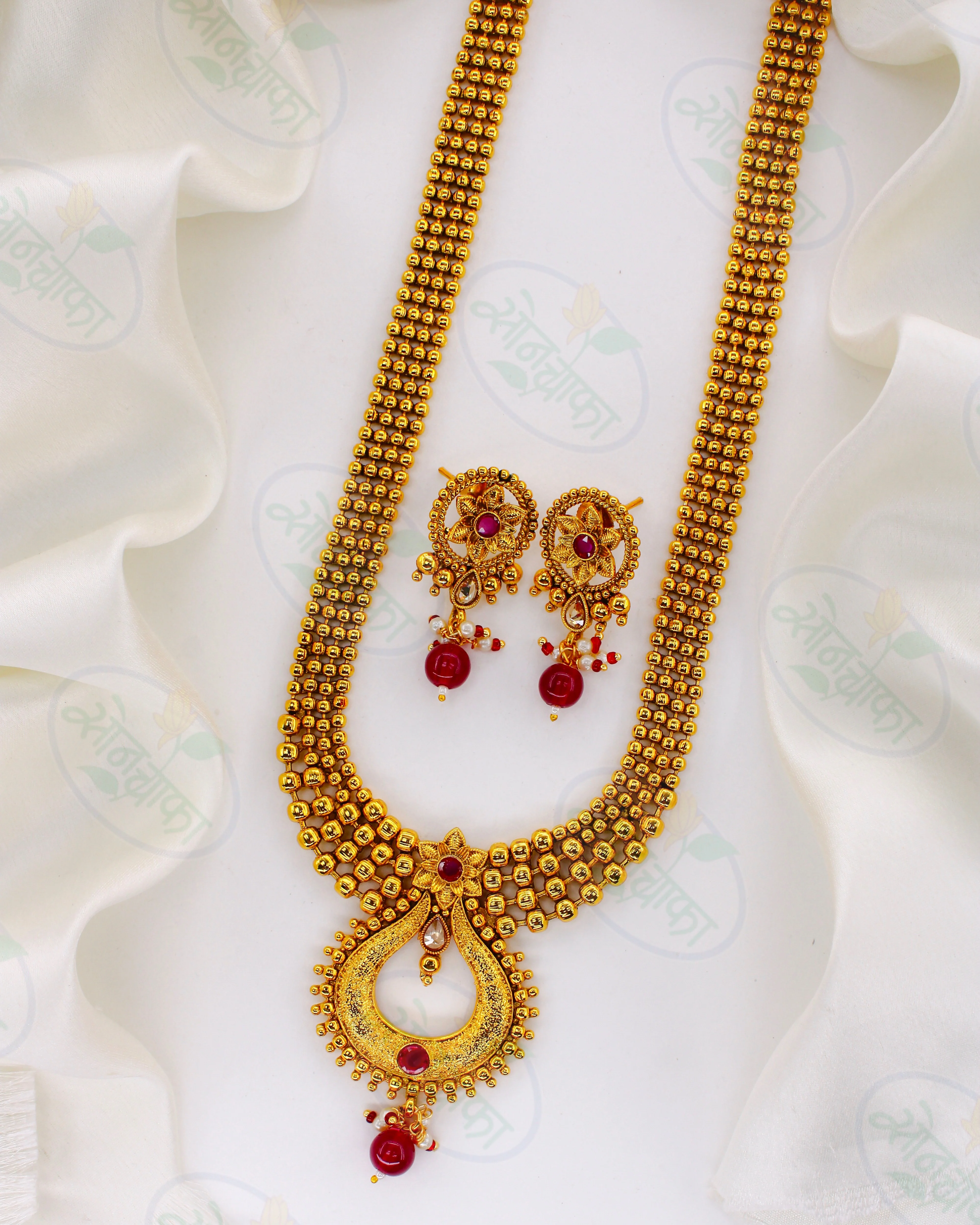 ENTICING ANTIQUE NECKLACE - Image 2