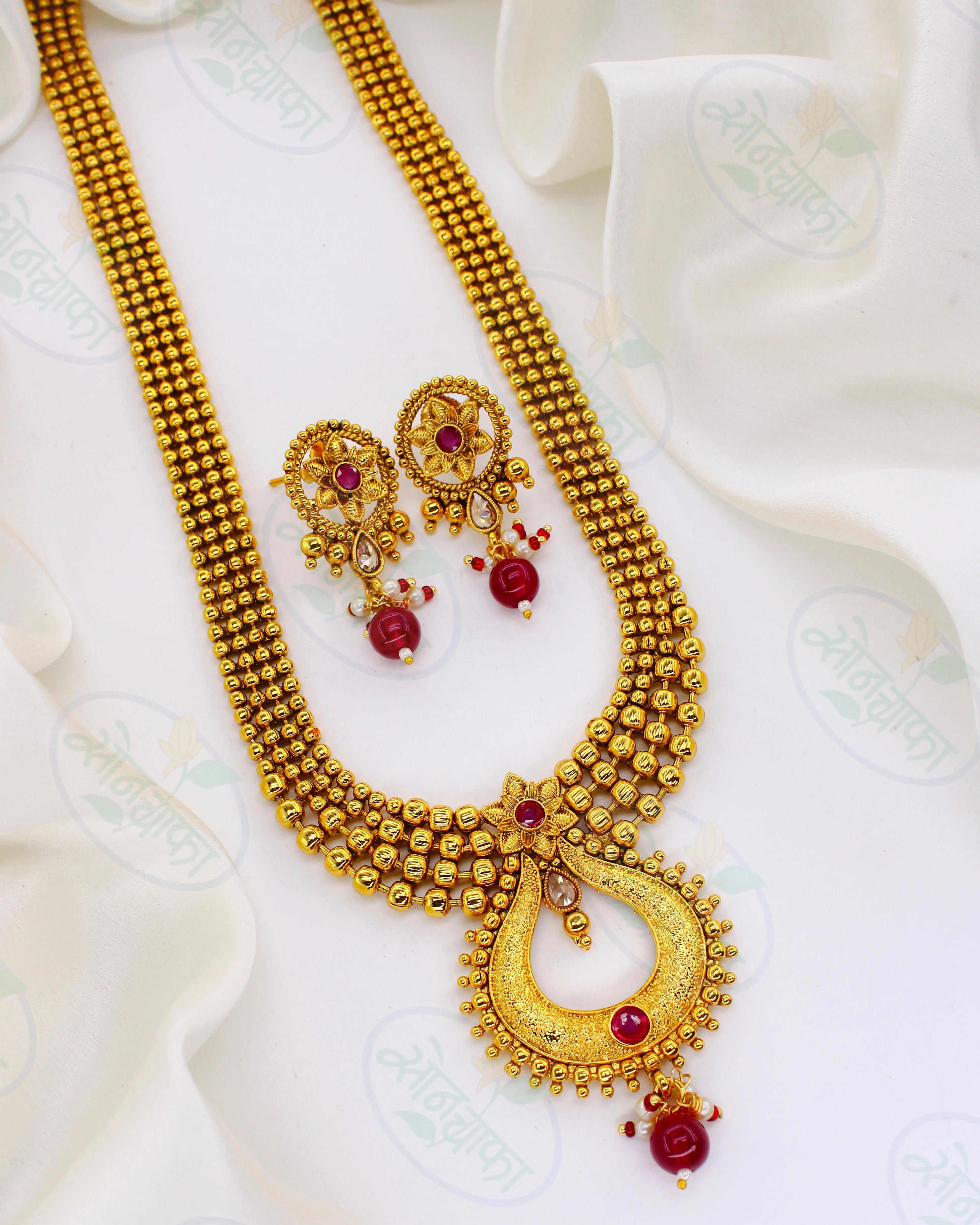 ENTICING ANTIQUE NECKLACE - Image 3