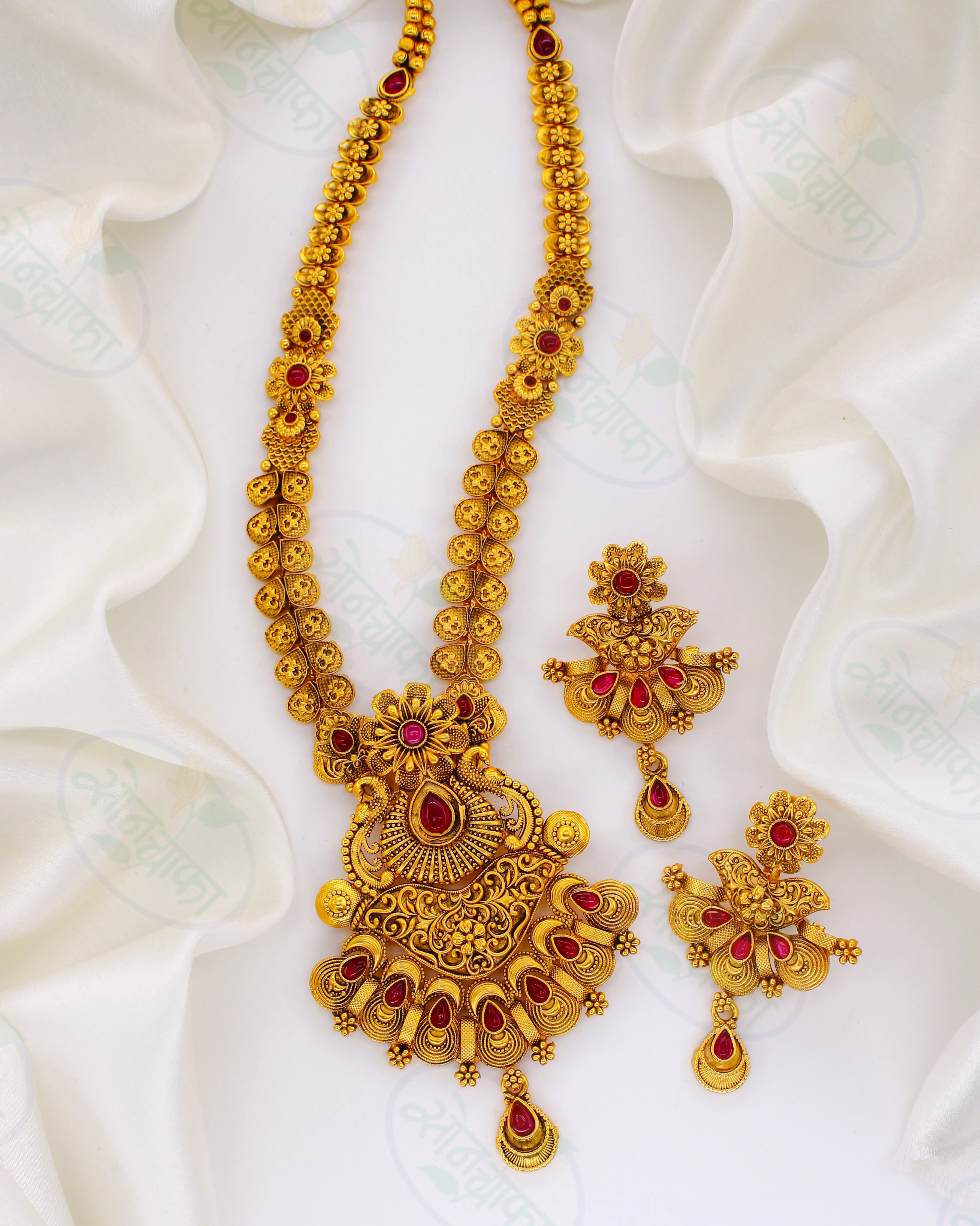 RADIANT GLAM AHILYA NECKLACE