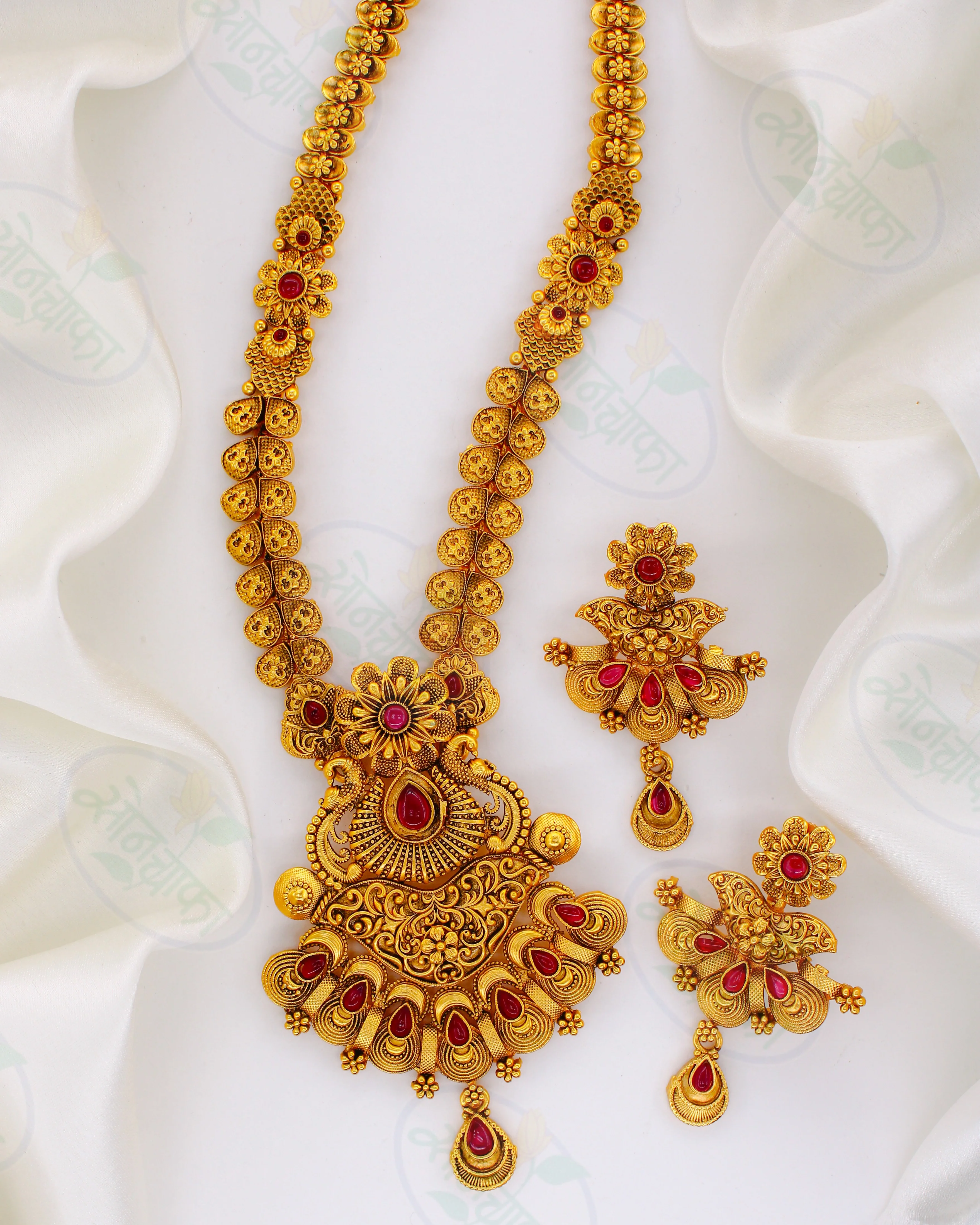 RADIANT GLAM AHILYA NECKLACE - Image 3