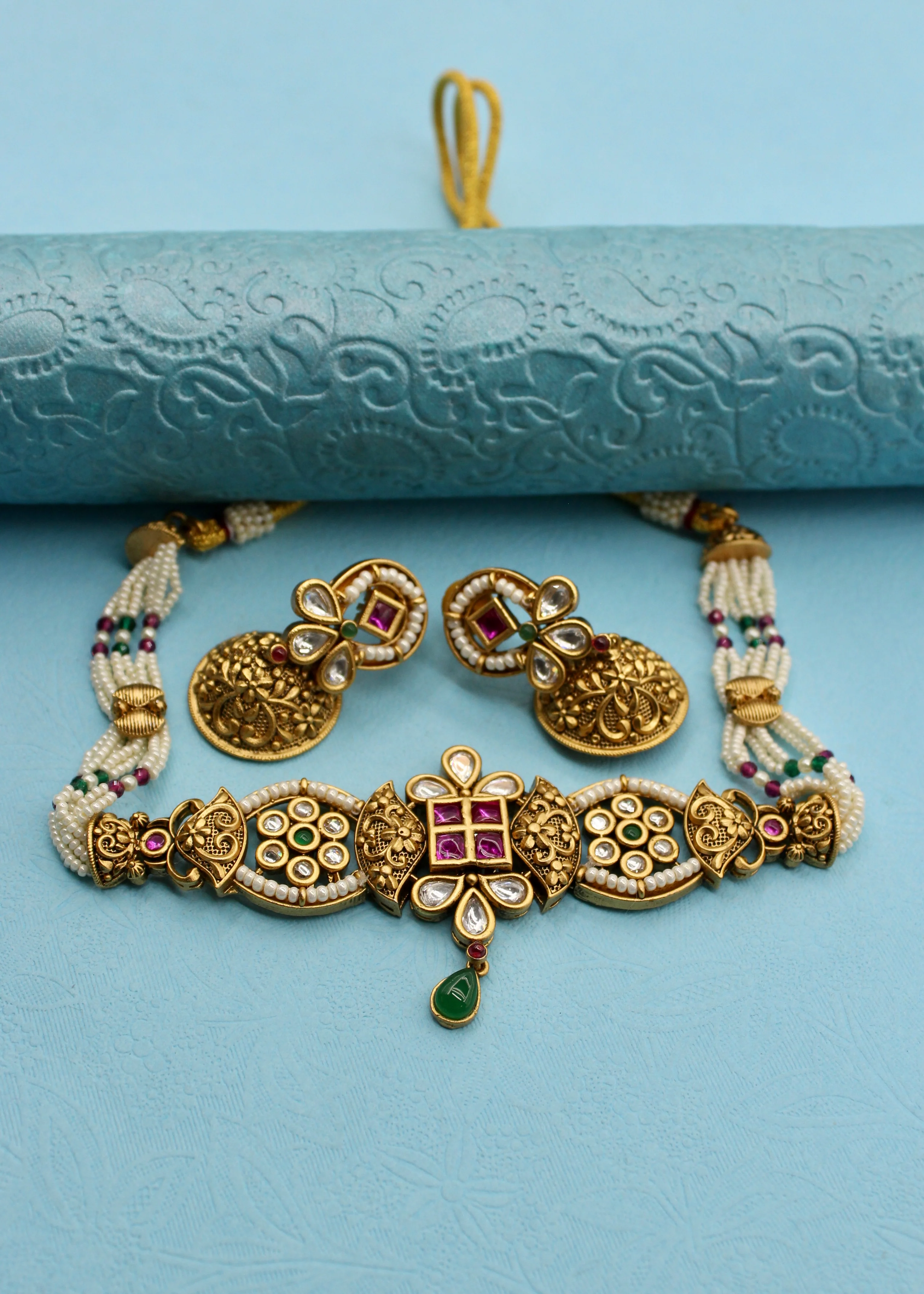 RADIANT FLORET CHOKER NECKLACE