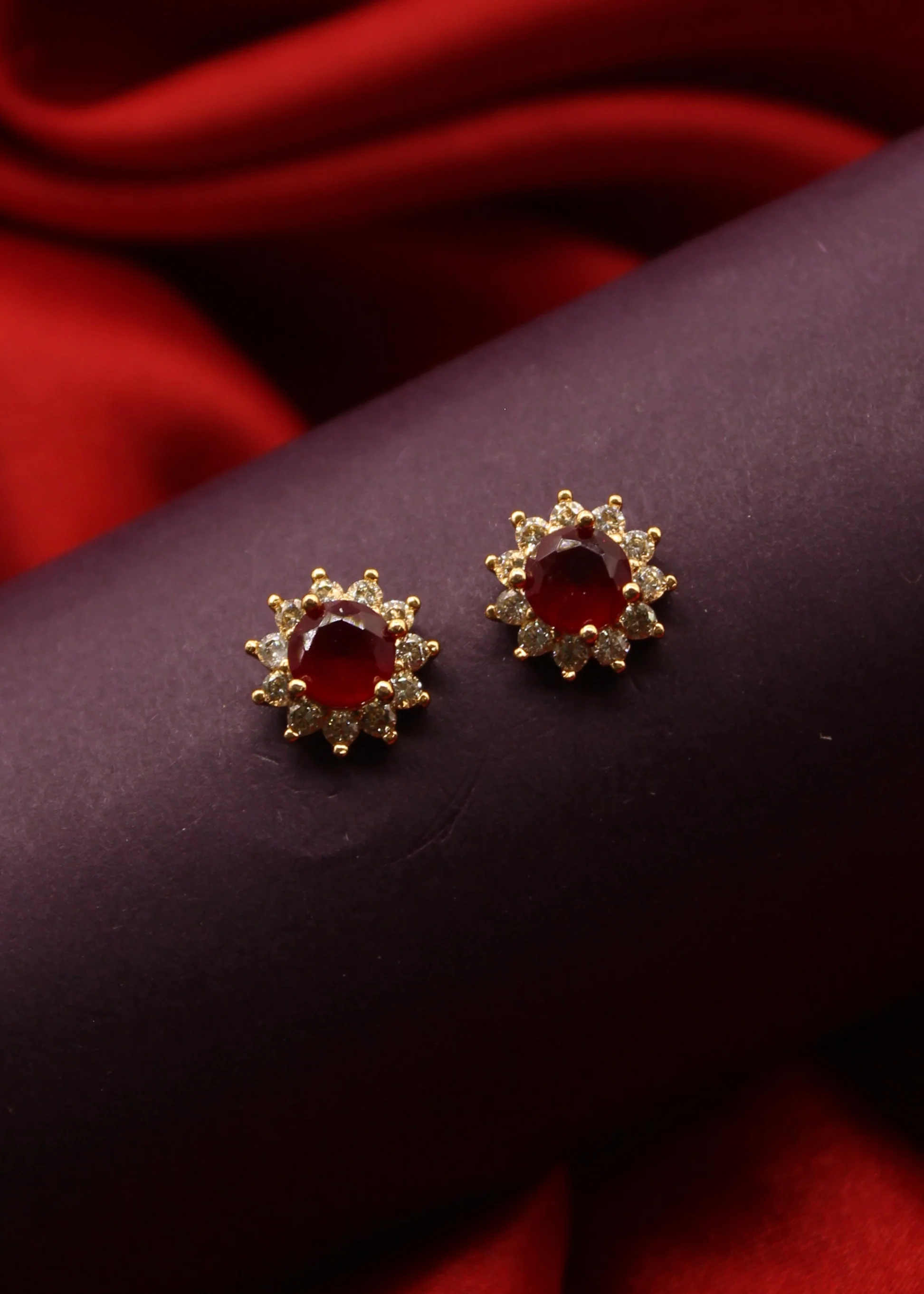 DELICATE FLORAL DIA STUDS - Image 4