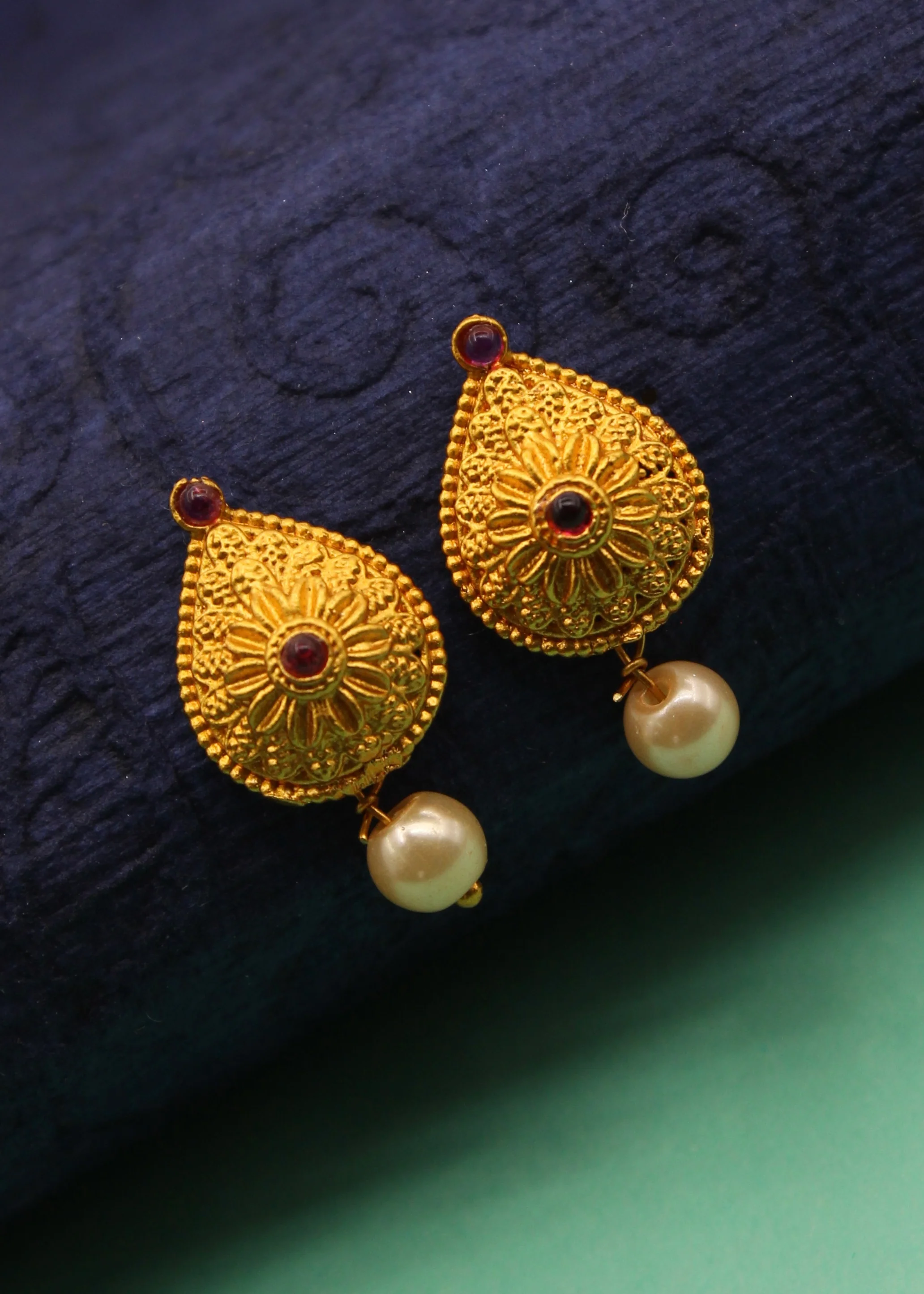 LEAFLET DESIGNER EARRINGS - Image 4