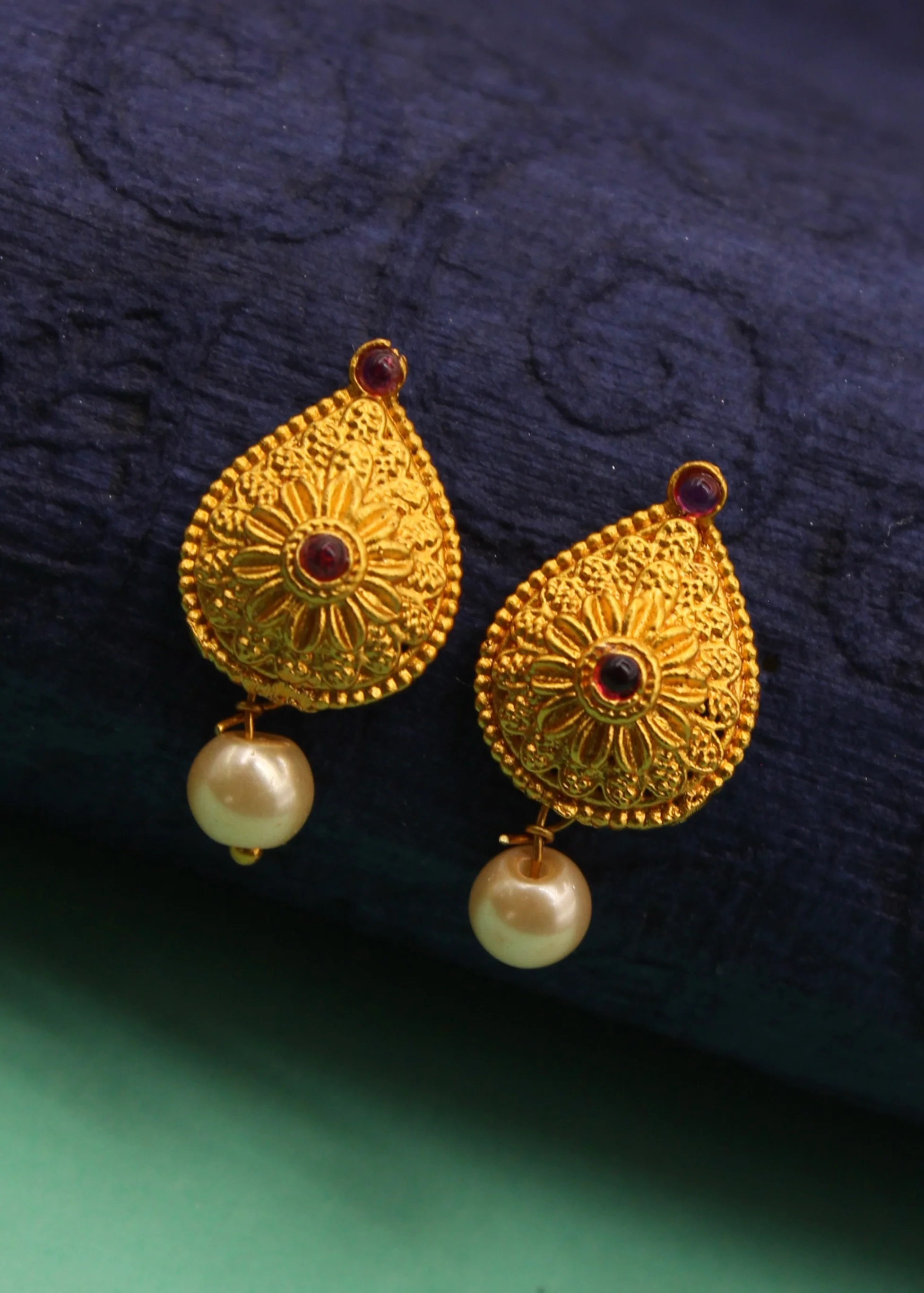 LEAFLET DESIGNER EARRINGS - Image 5