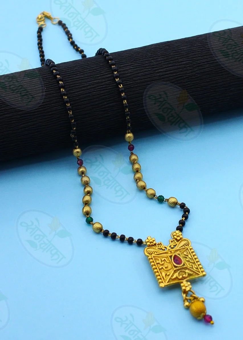SQUARE PENDANT AHILYA MANGALSUTRA - Image 3