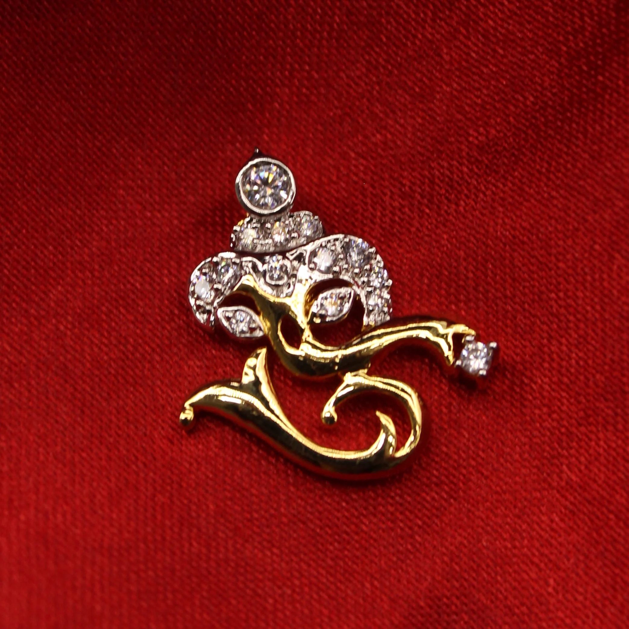 GRACEFUL DIA PENDANT - Image 10