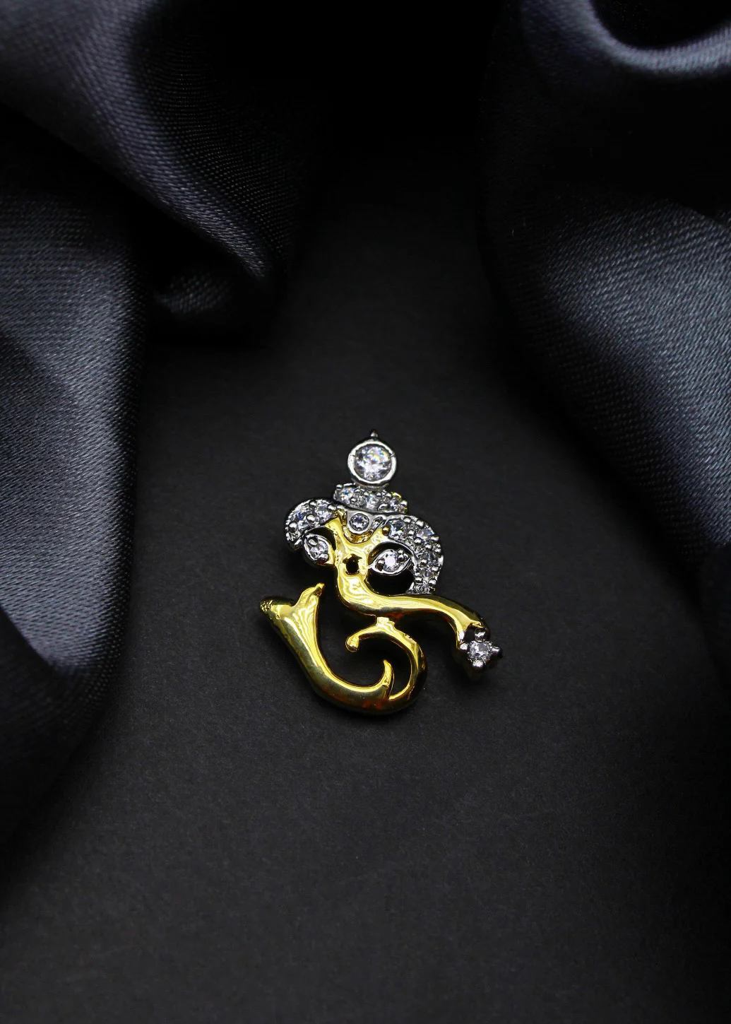 GRACEFUL DIA PENDANT - Image 3