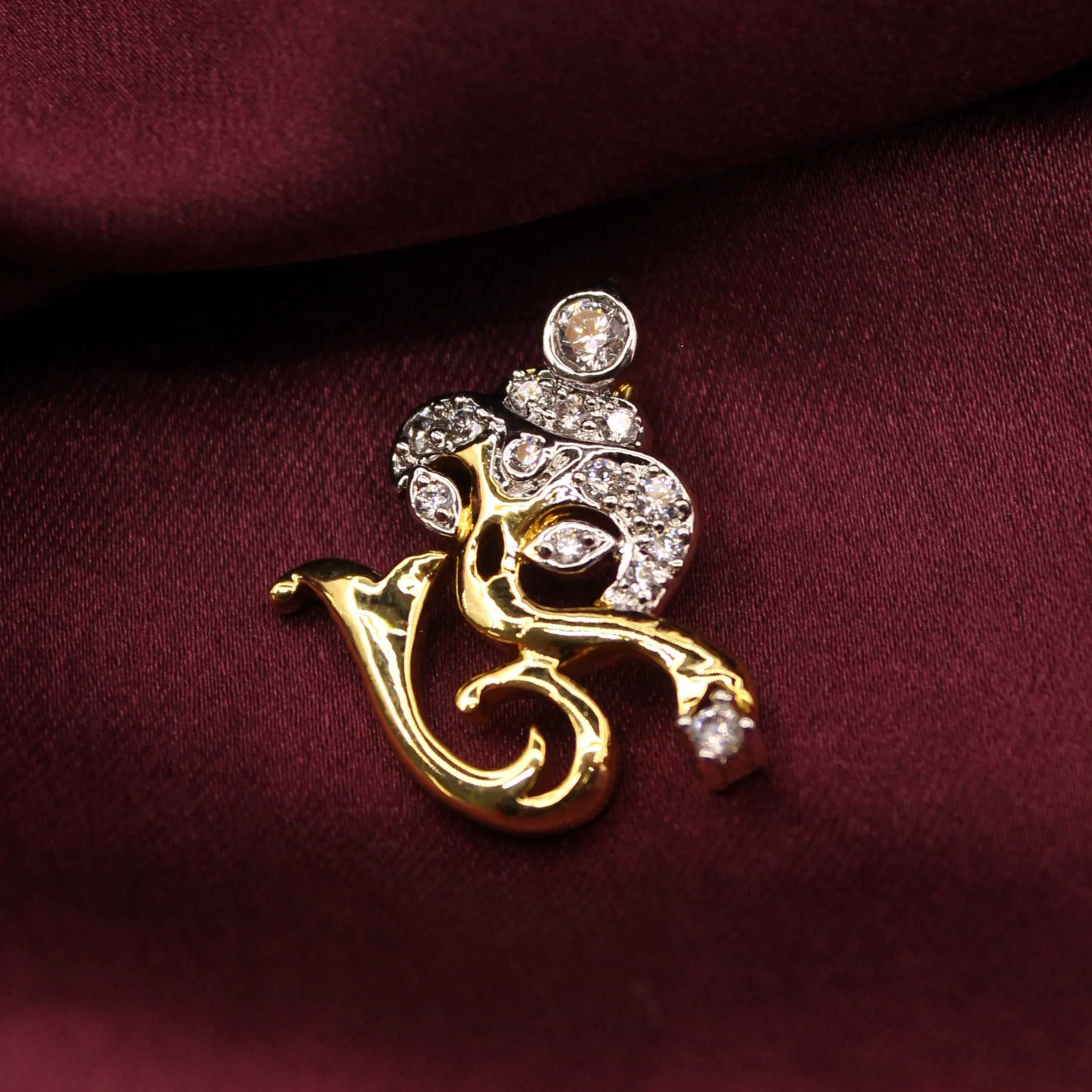 GRACEFUL DIA PENDANT - Image 5