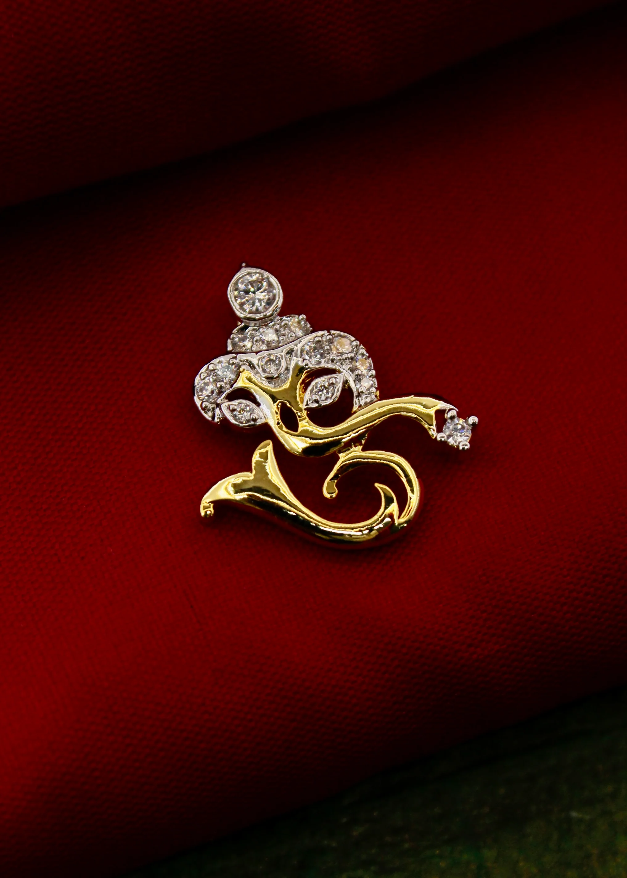 GRACEFUL DIA PENDANT - Image 6