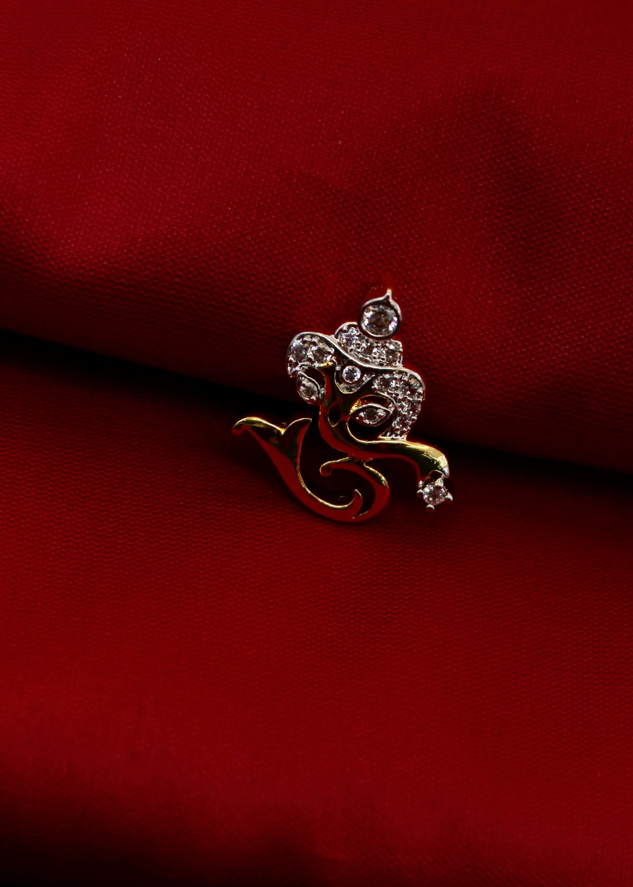 GRACEFUL DIA PENDANT - Image 7