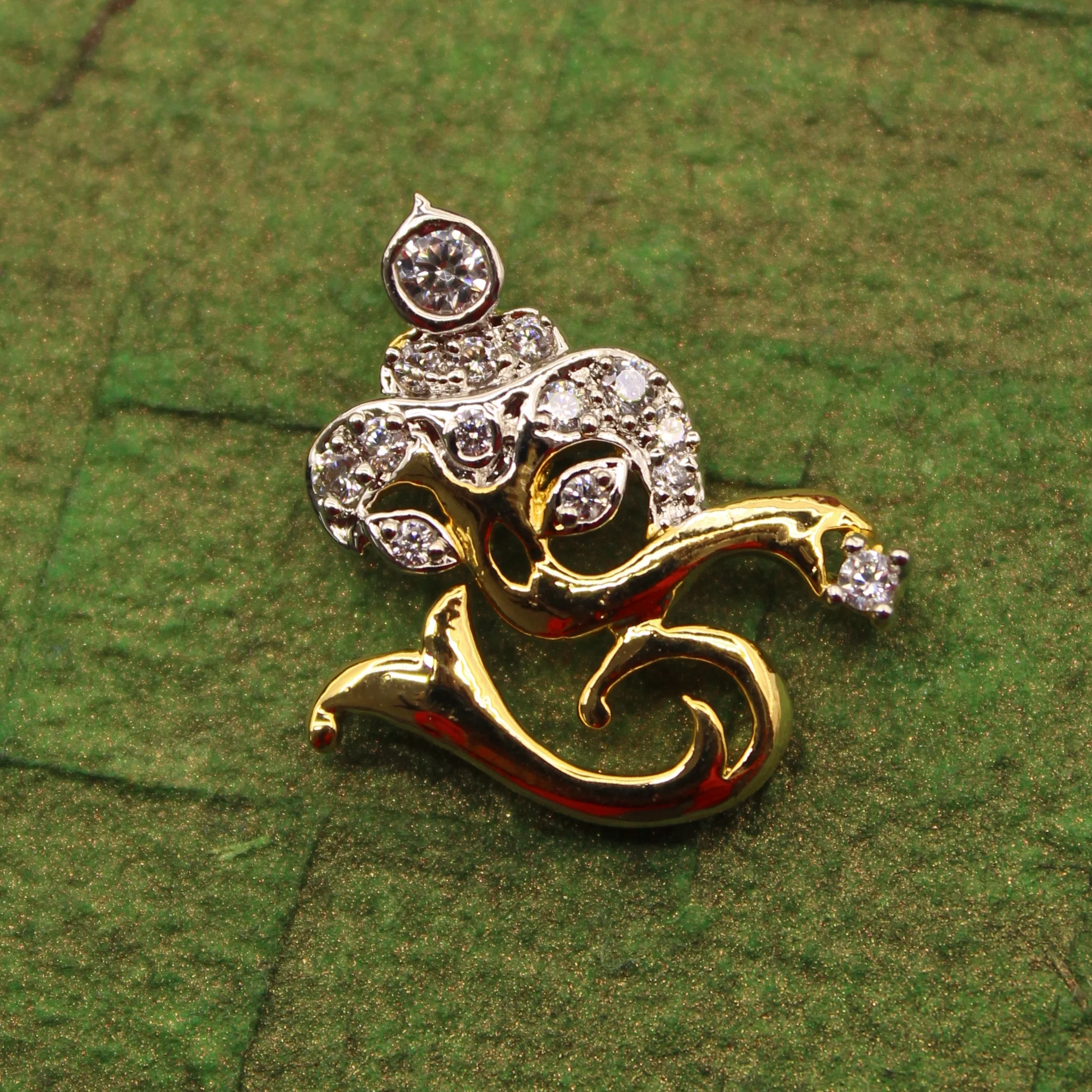 GRACEFUL DIA PENDANT - Image 8