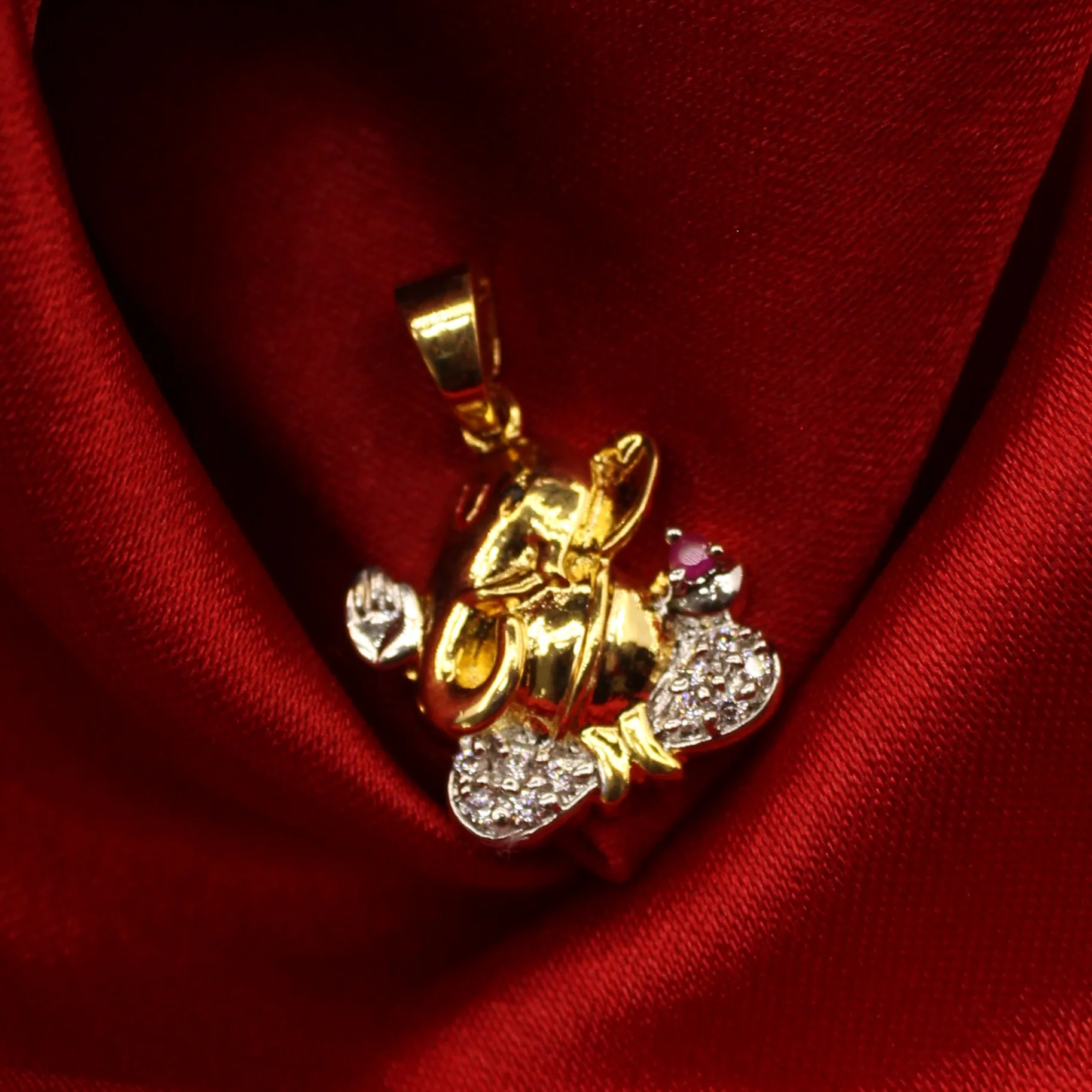 ATTRACTIVE GANESH PENDANT - Image 3