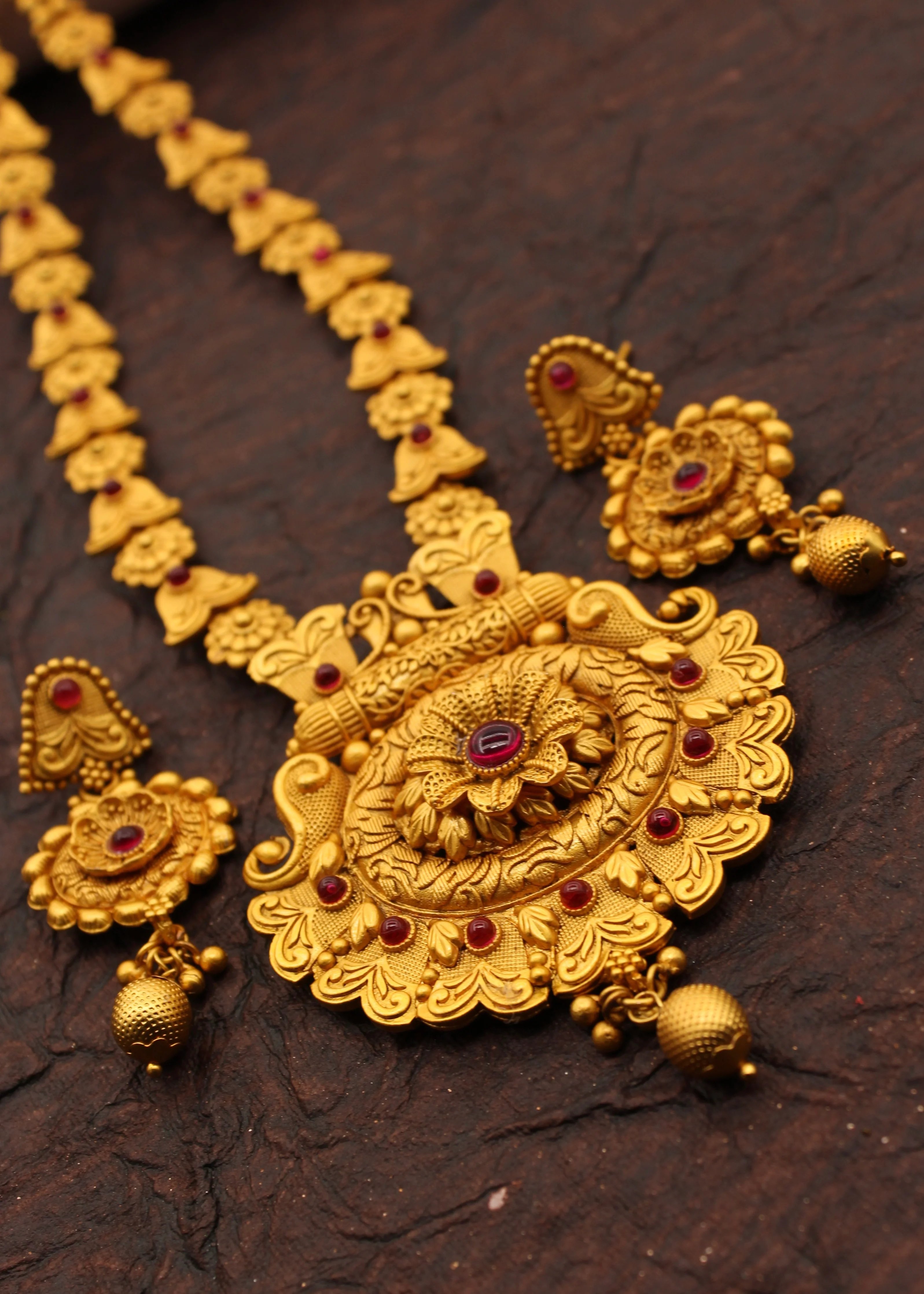 EXQUISITE FLOWERET MATTE NECKLACE - Image 3