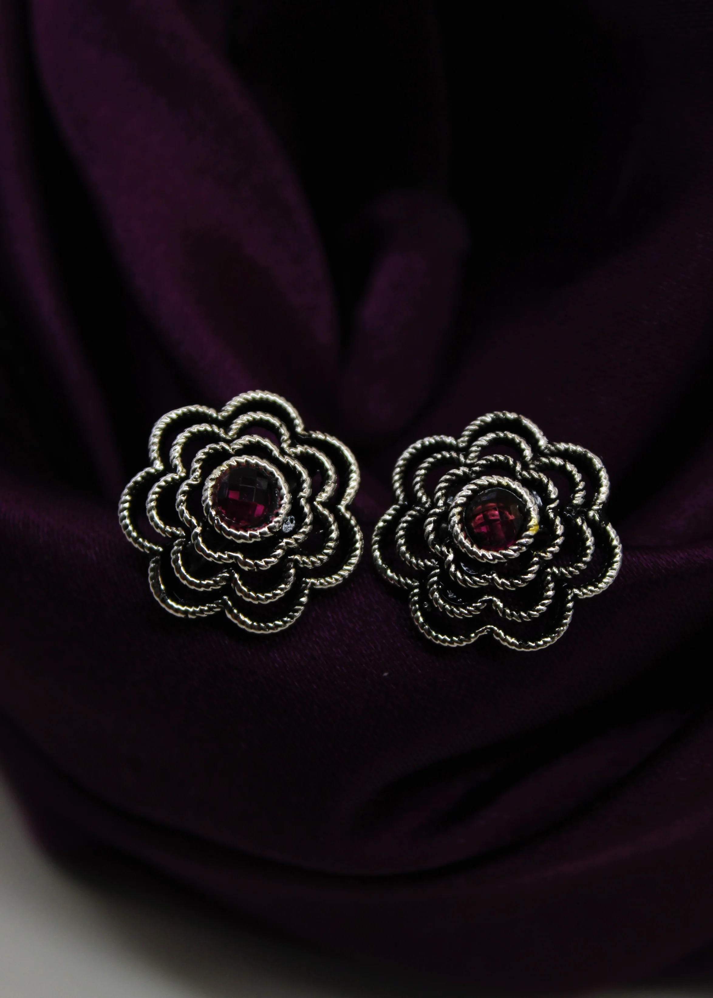 FLORAL STUDS - Image 3