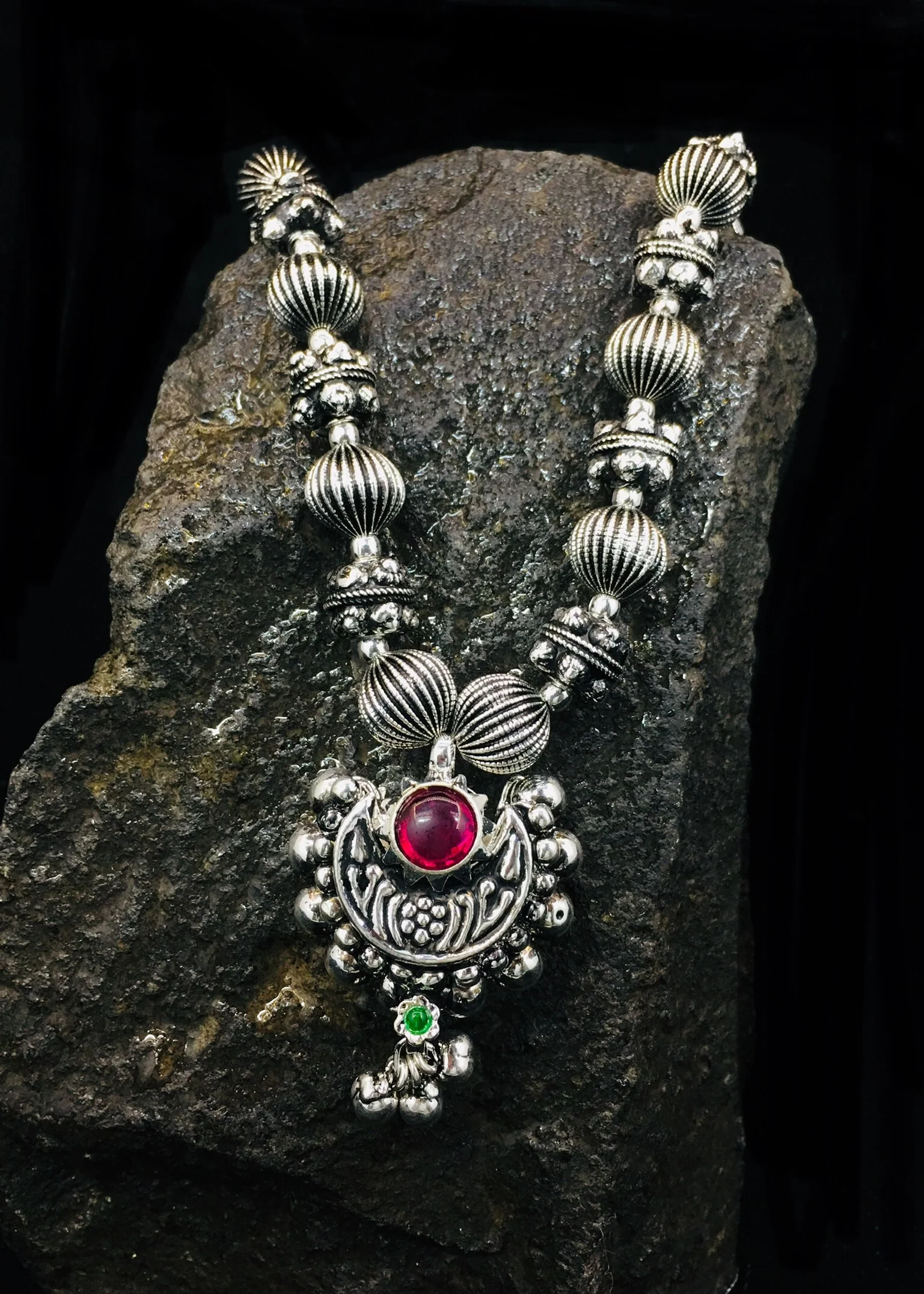 VERY CLASSY DESIGNER NECKLACE - Image 3