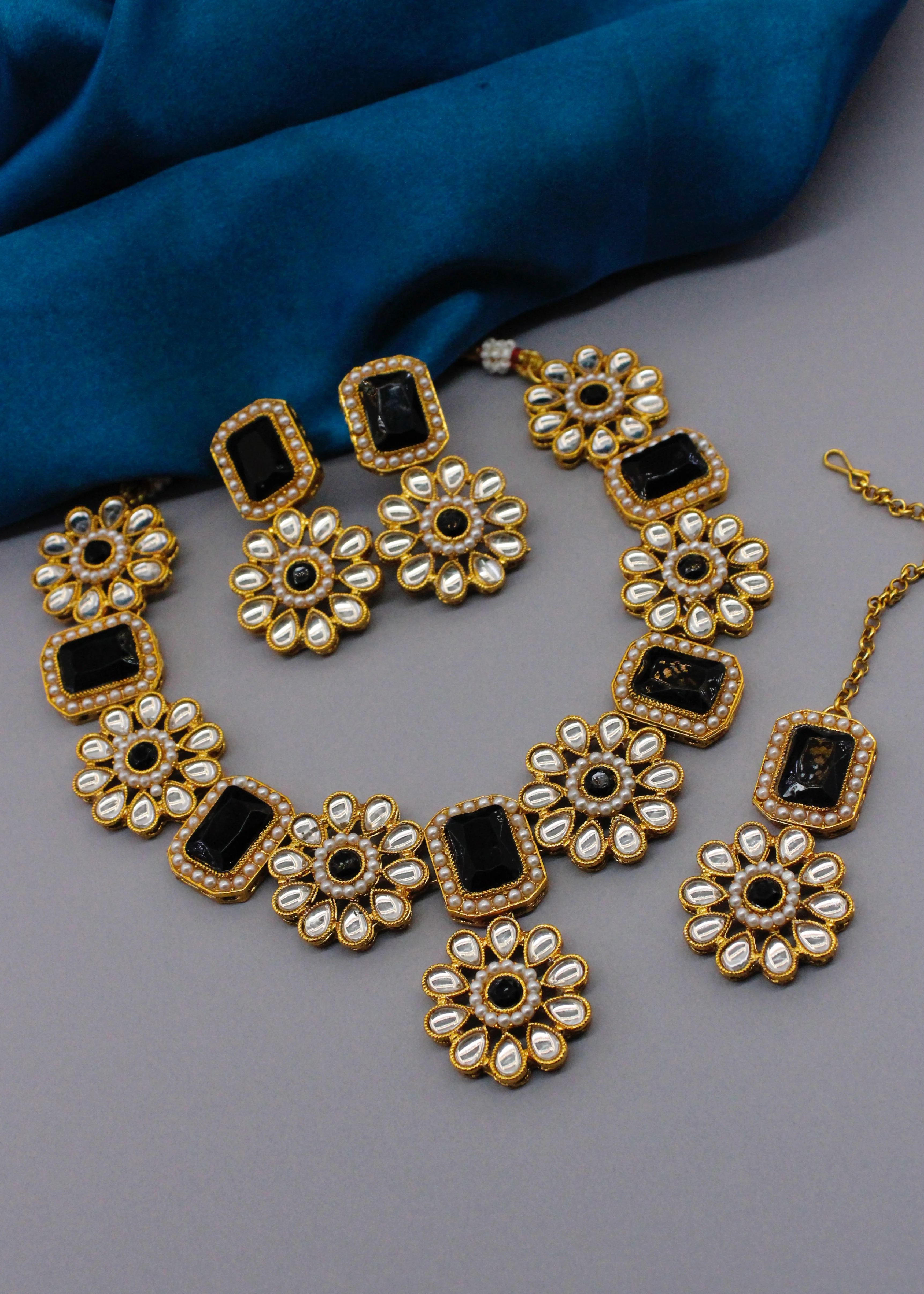 FLORAL DESIGNER NECKLACE - Image 3