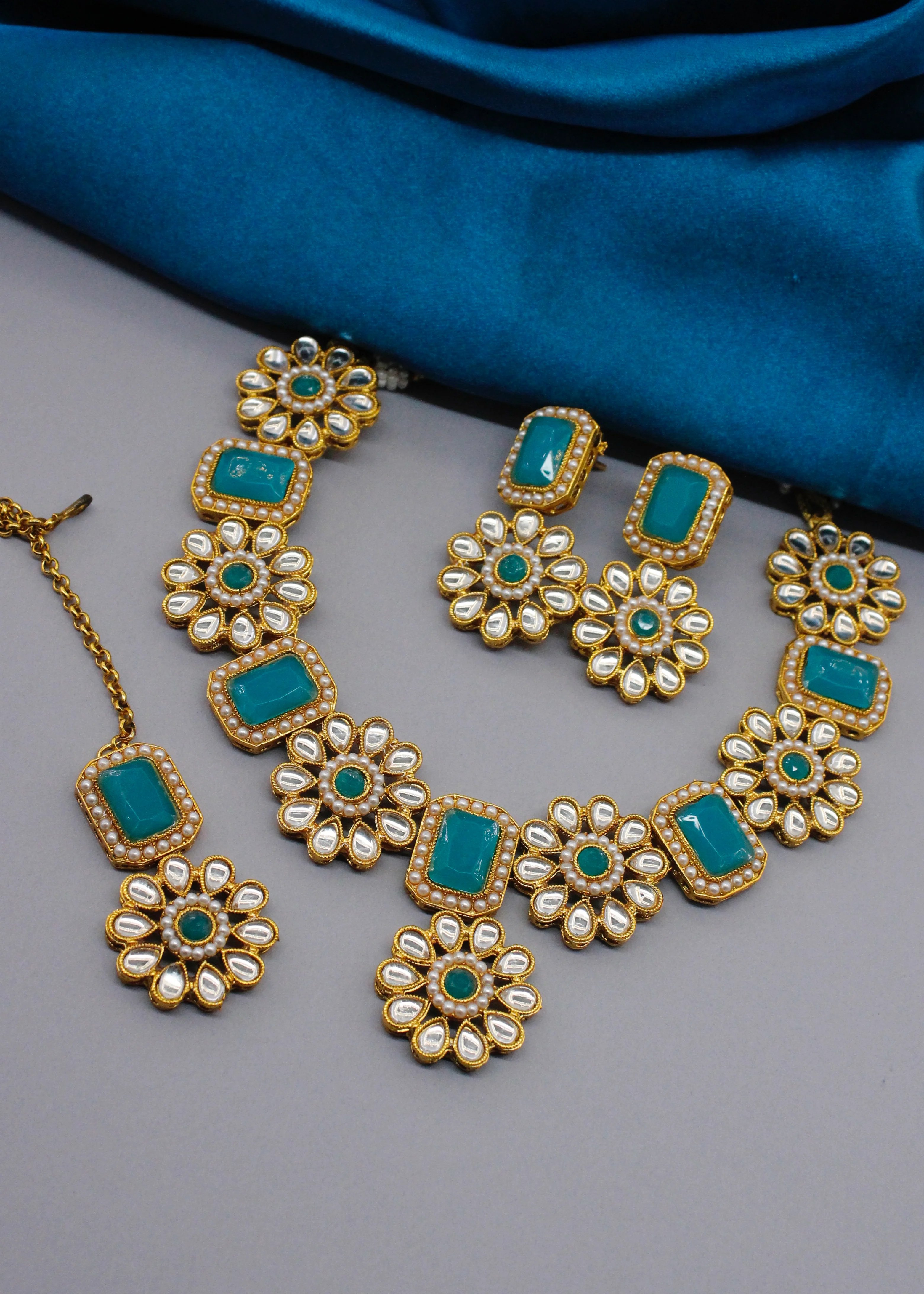 FLORAL DESIGNER NECKLACE - Image 4