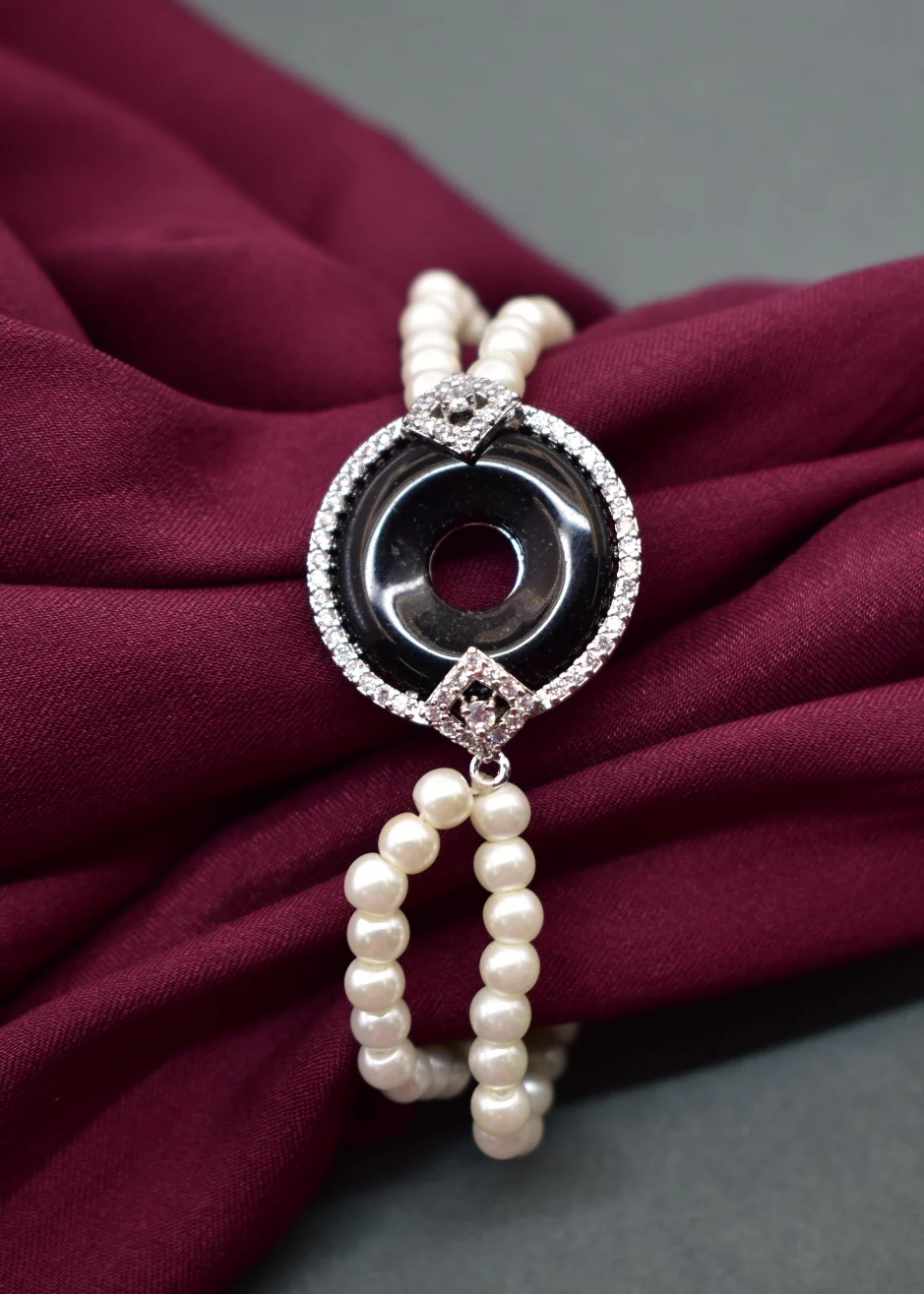ALLURING DESIGNER BRACELET - Image 3