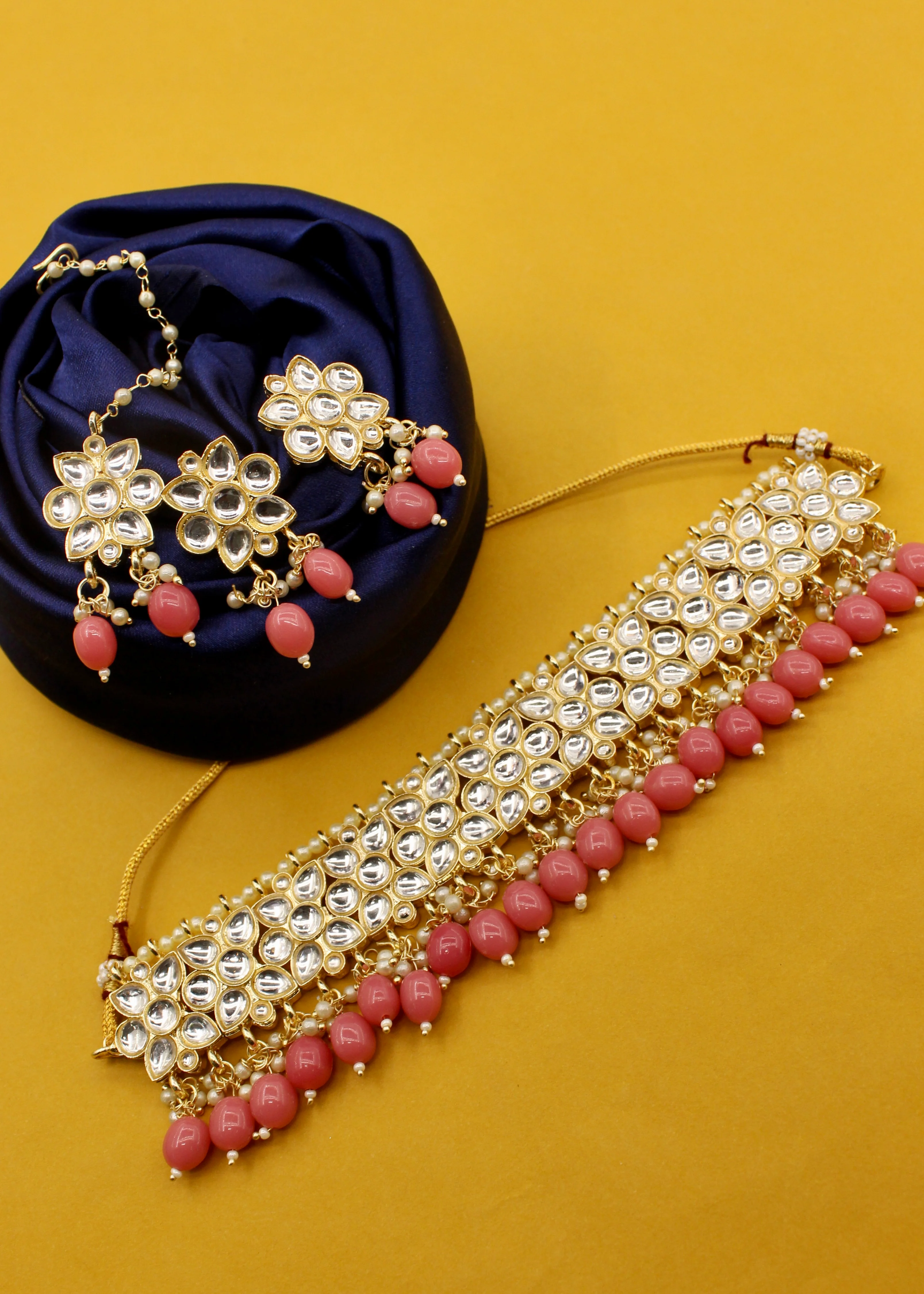 CLASSY KUNDAN NECKLACE - Image 4