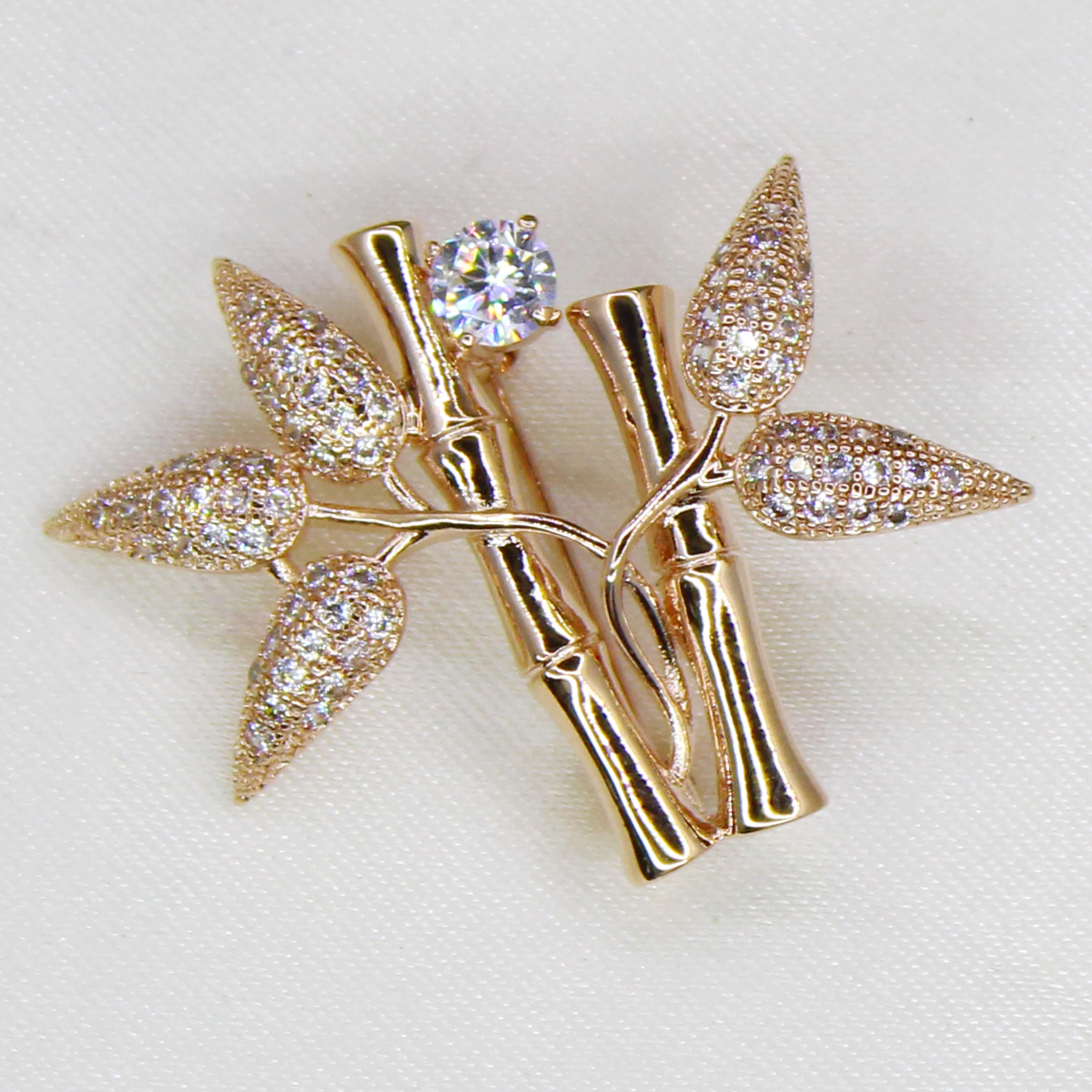 KOREAN LEAF SAREE PIN - Image 3