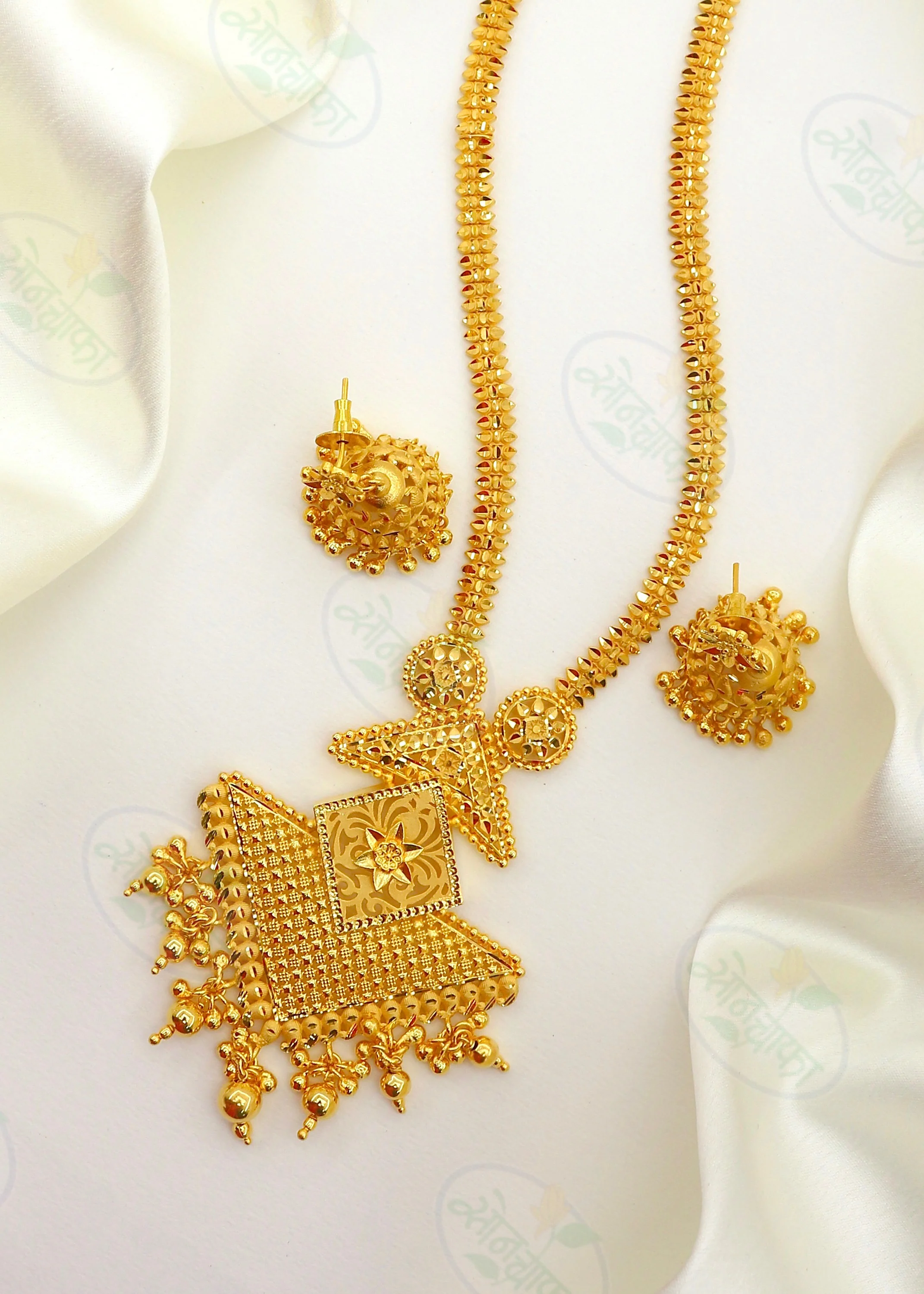 VERY IMPRESSIVE GOLDEN NECKLACE - Image 3