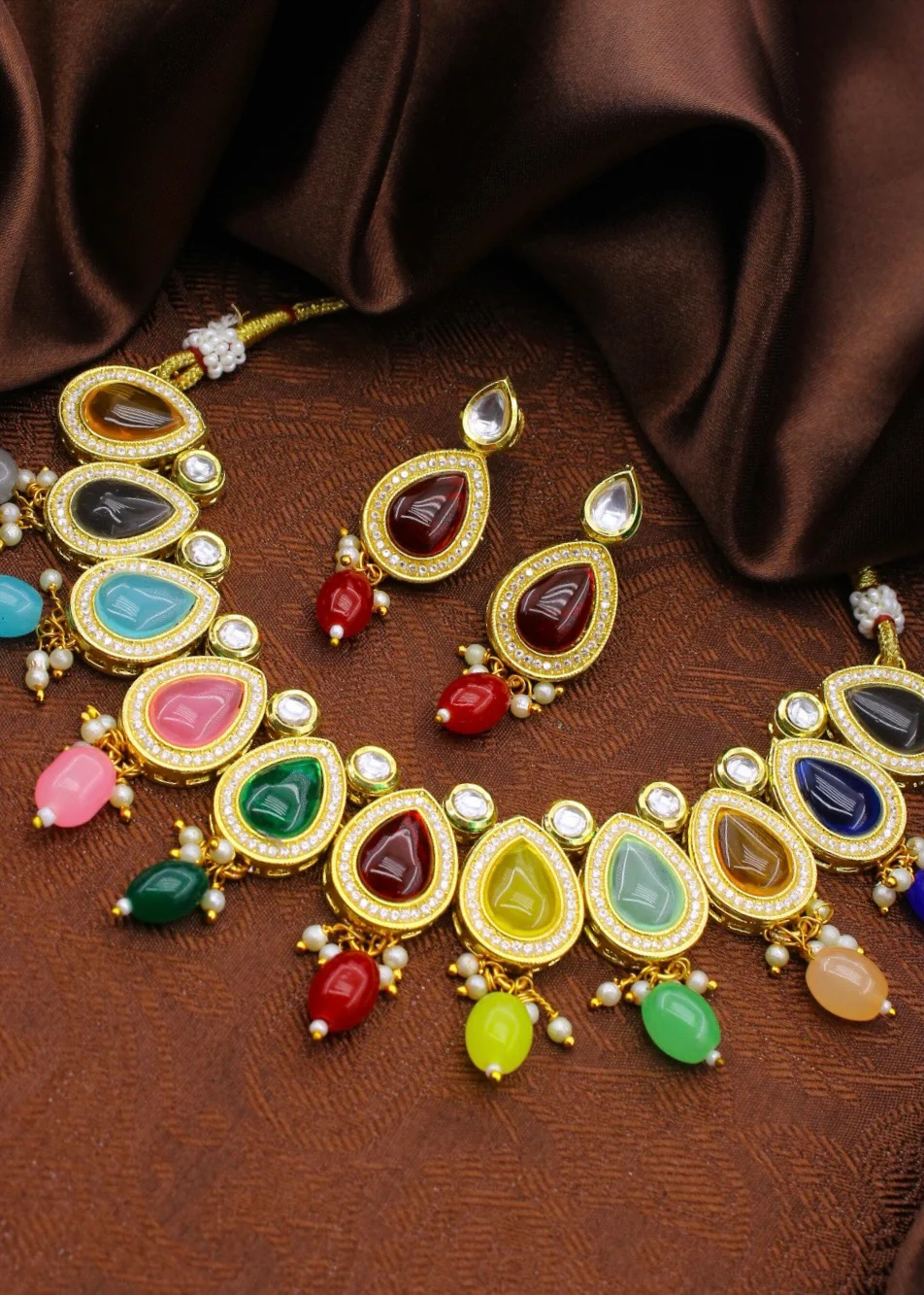 EXCLUSIVE KUNDAN NECKLACE