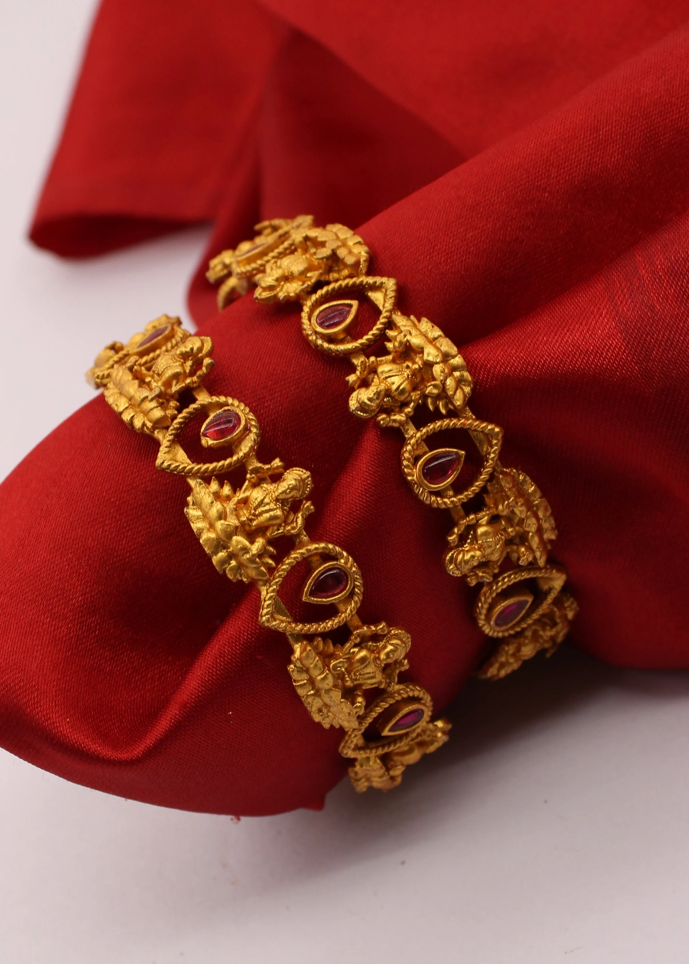 ROYAL TEMPLE PESHWAI BANGLES