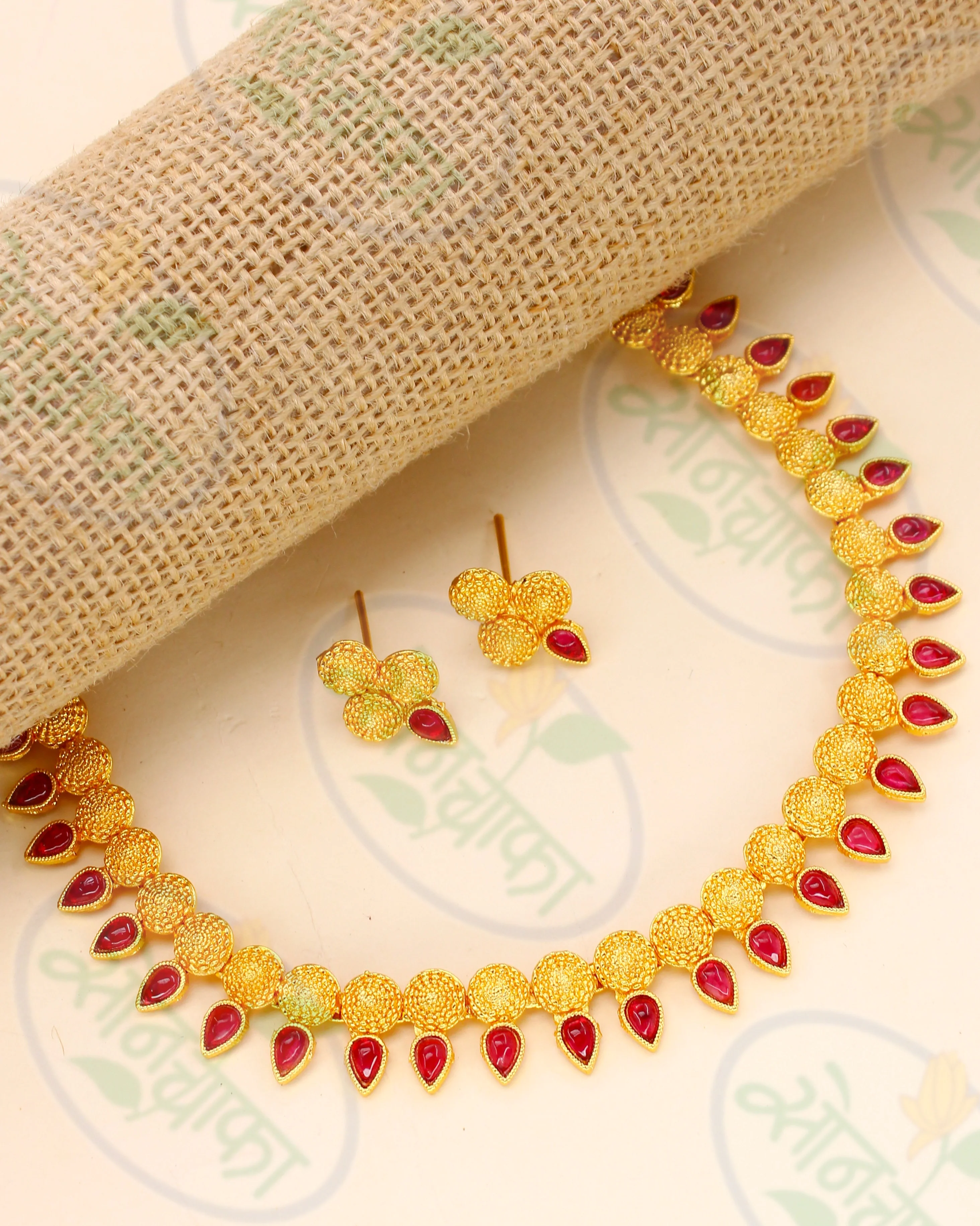 LEAF DESIGNER NECKLACE