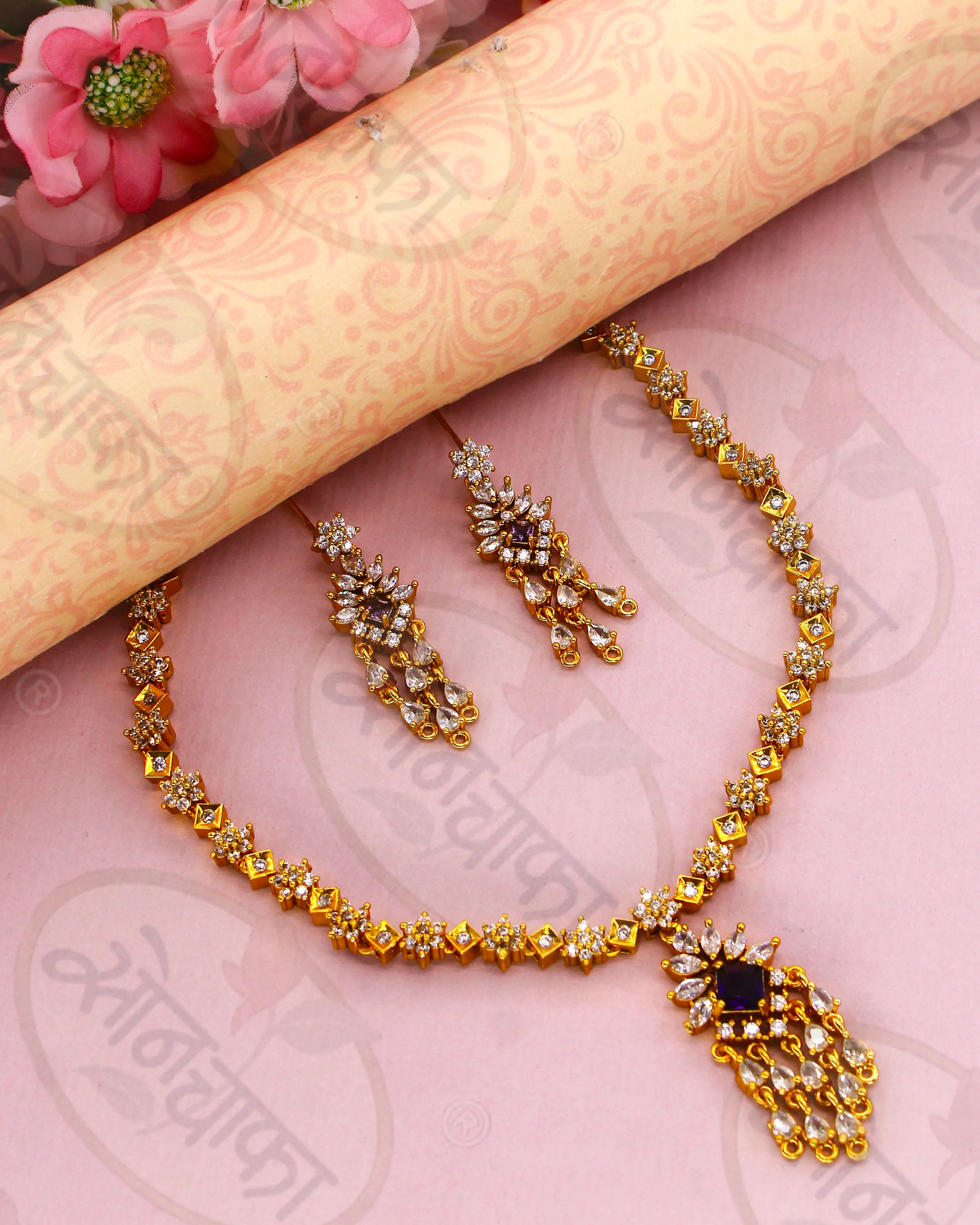 PRETTY ANTIQE NECKLACE - Image 2