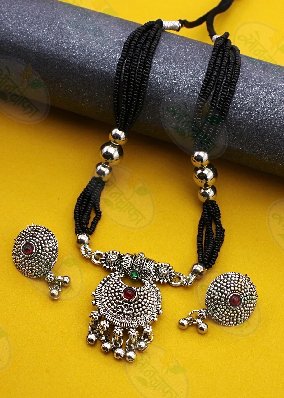 PETITE FLOWERET OXIDISED MANGALSUTRA - Image 3