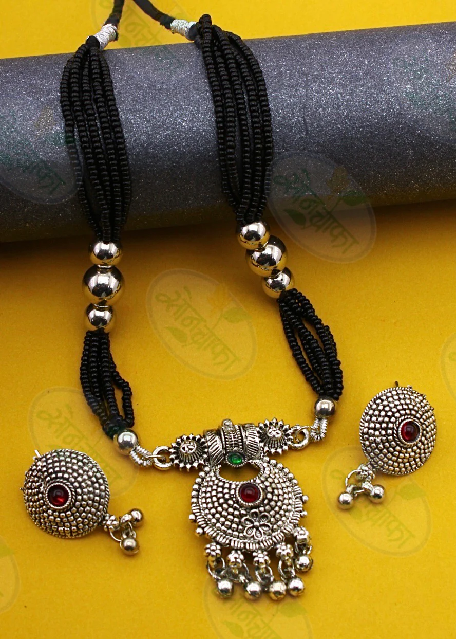 PETITE FLOWERET OXIDISED MANGALSUTRA - Image 5
