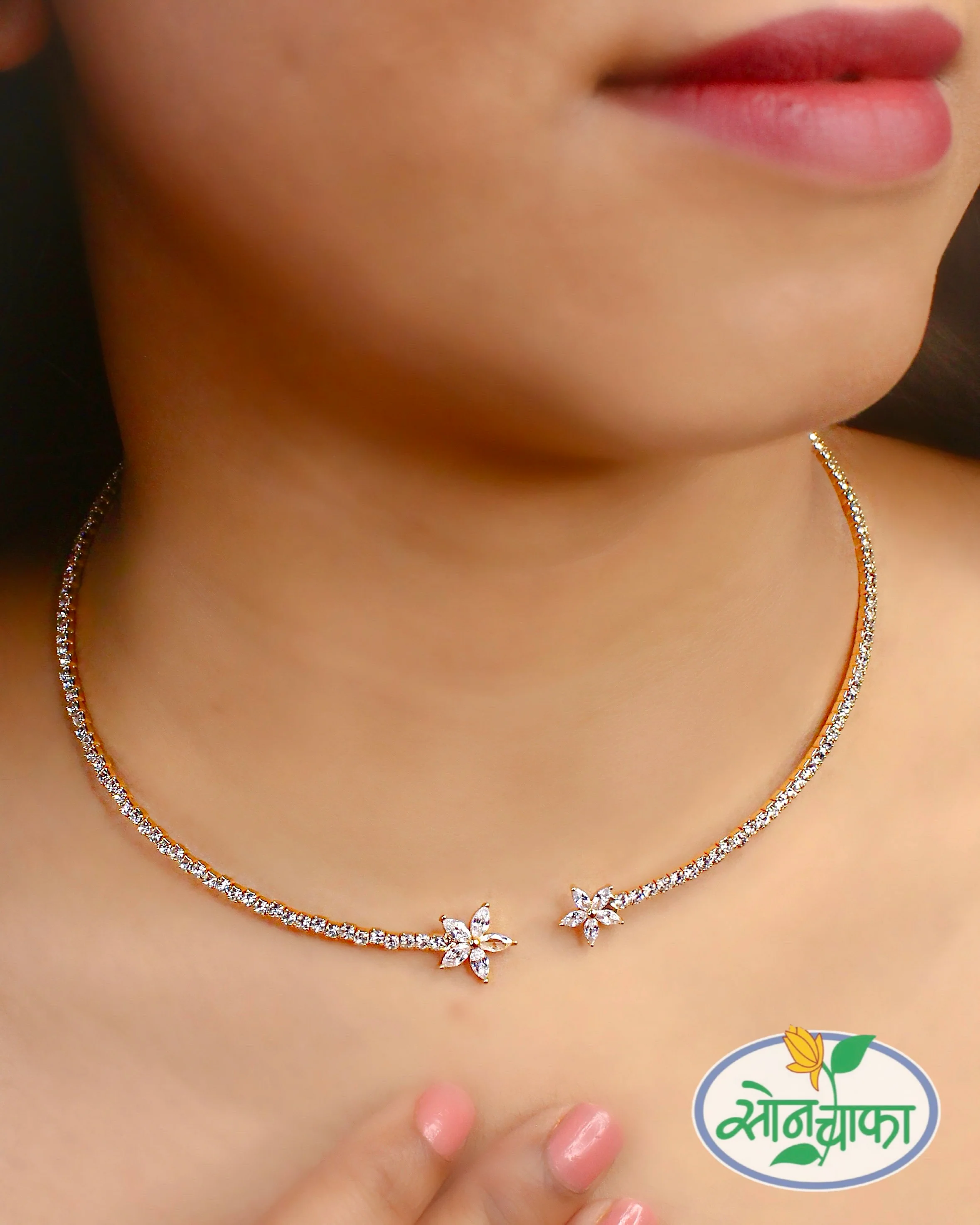 FLORAL DESIGNER NECKLACE - Image 2