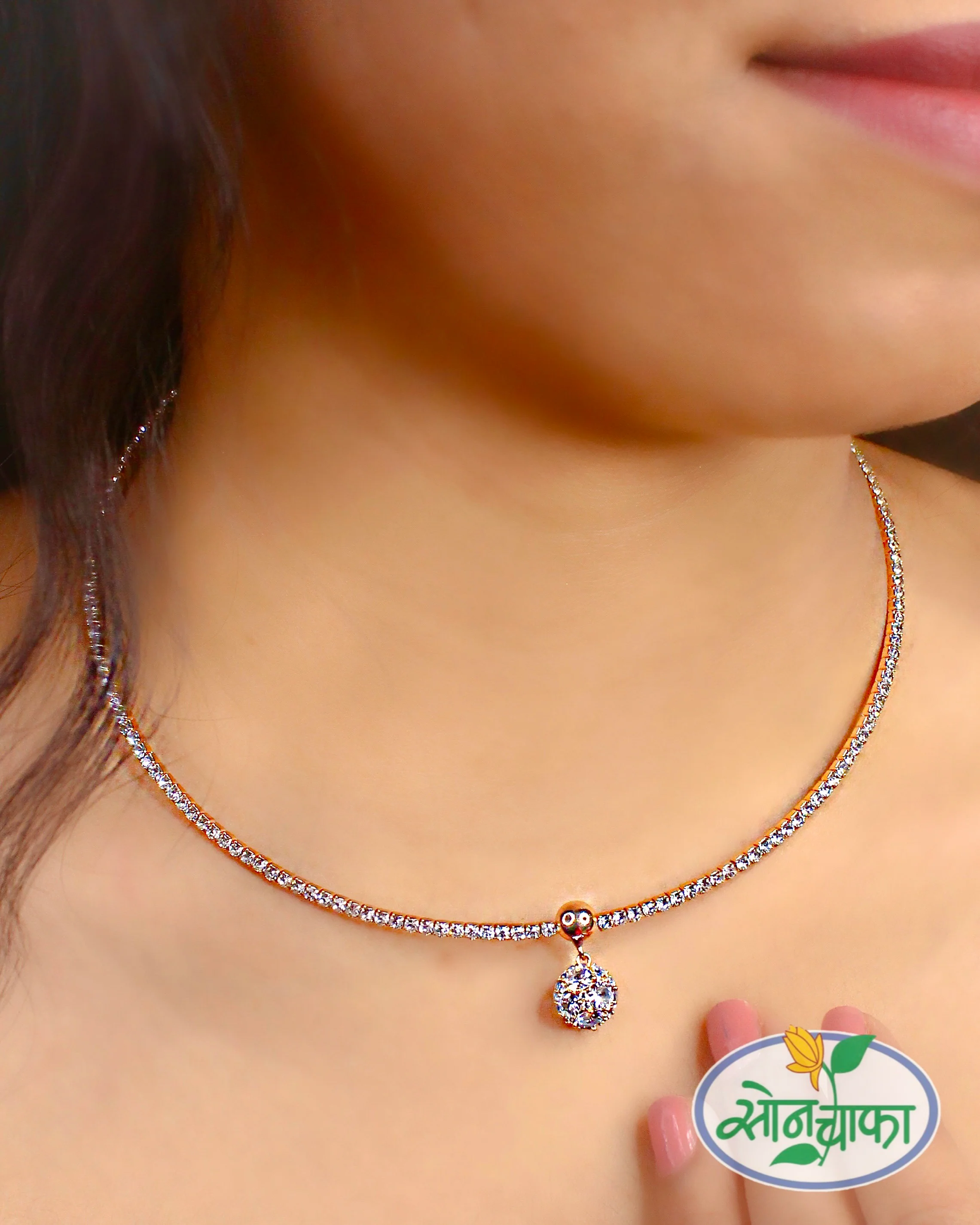 CLASSY DIAMOND NECKLACE