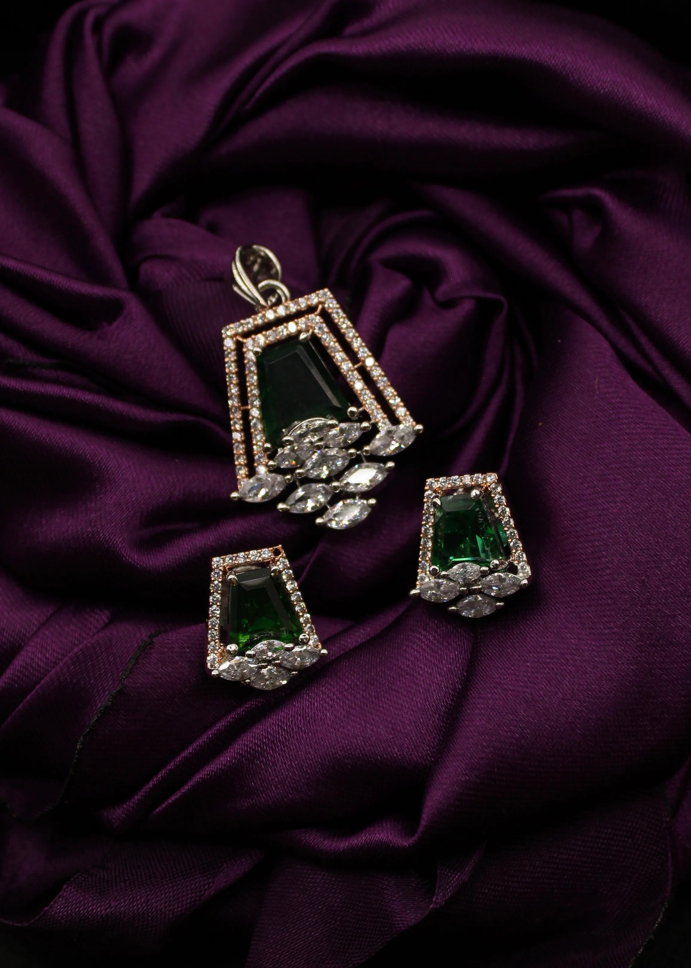 GLORIOUS DIA PENDANT SET - Image 2