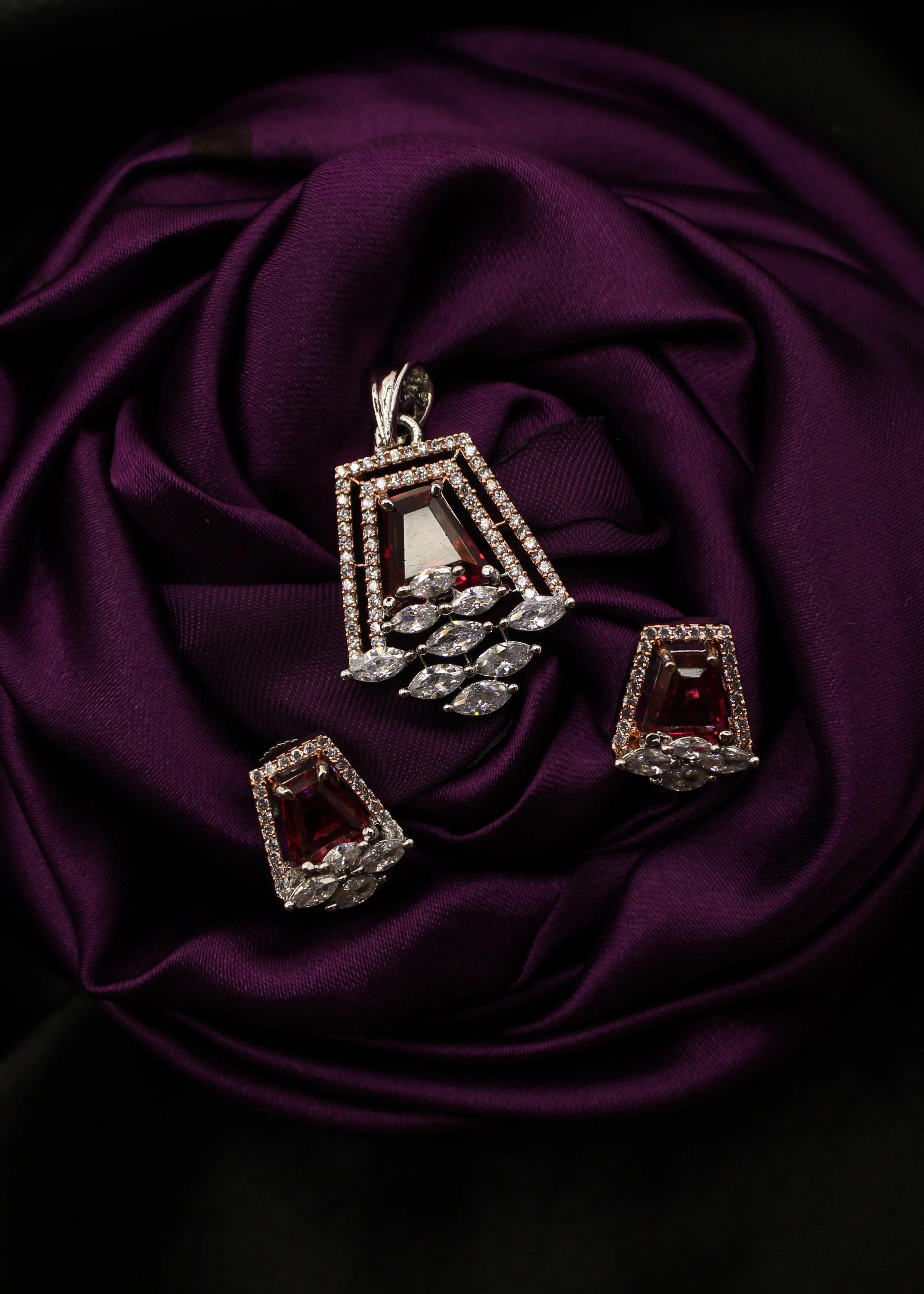 GLORIOUS DIA PENDANT SET - Image 3