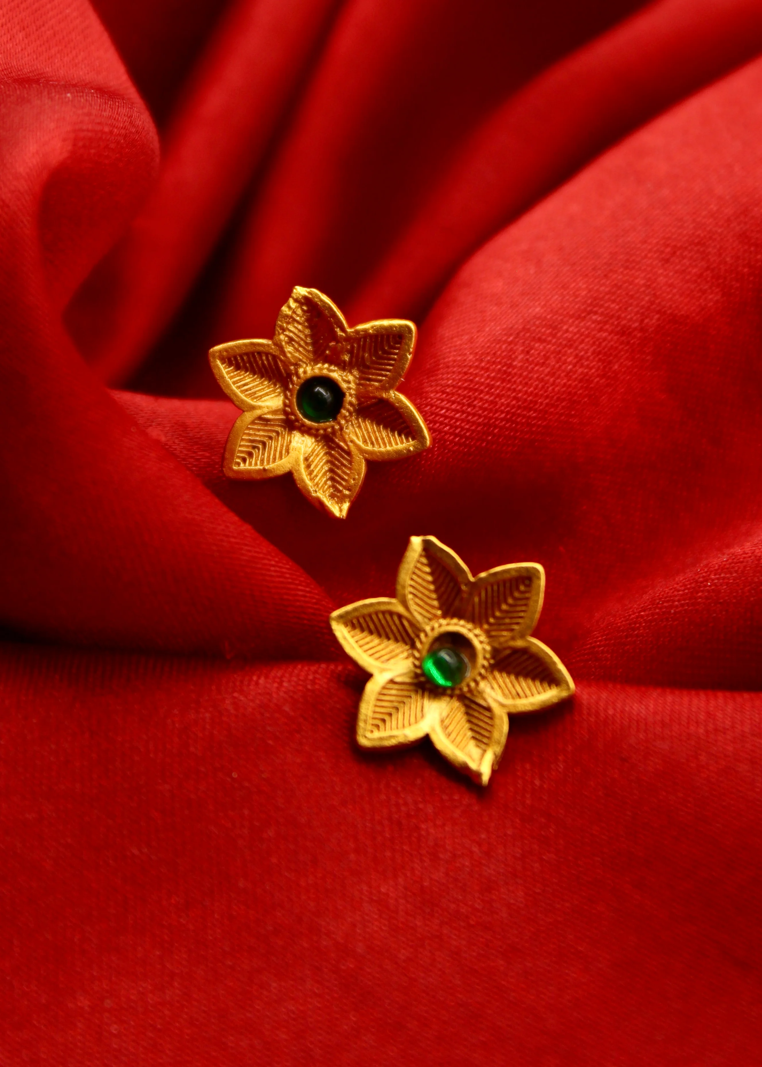 SMALL EAR STUDS - Image 4
