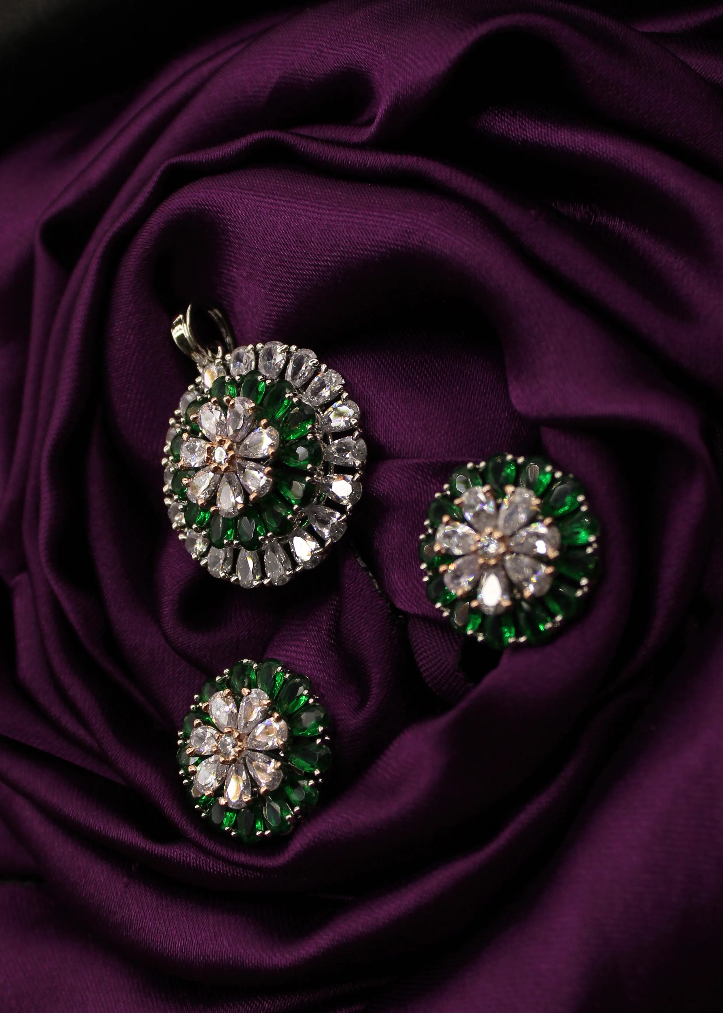 EXCELLENT FLORAL PENDANT SET - Image 5