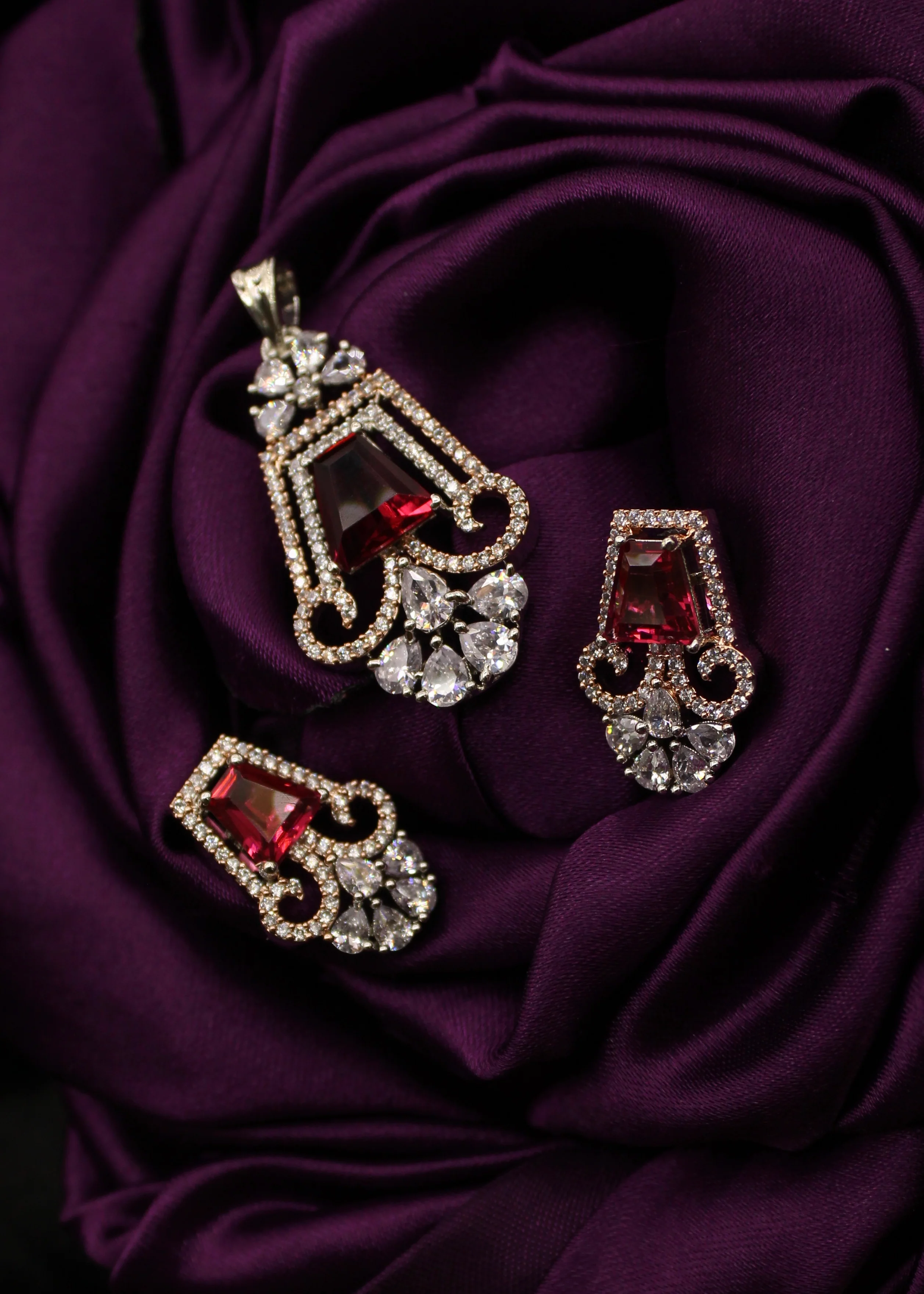 STYLISH DIA PENDANT SET