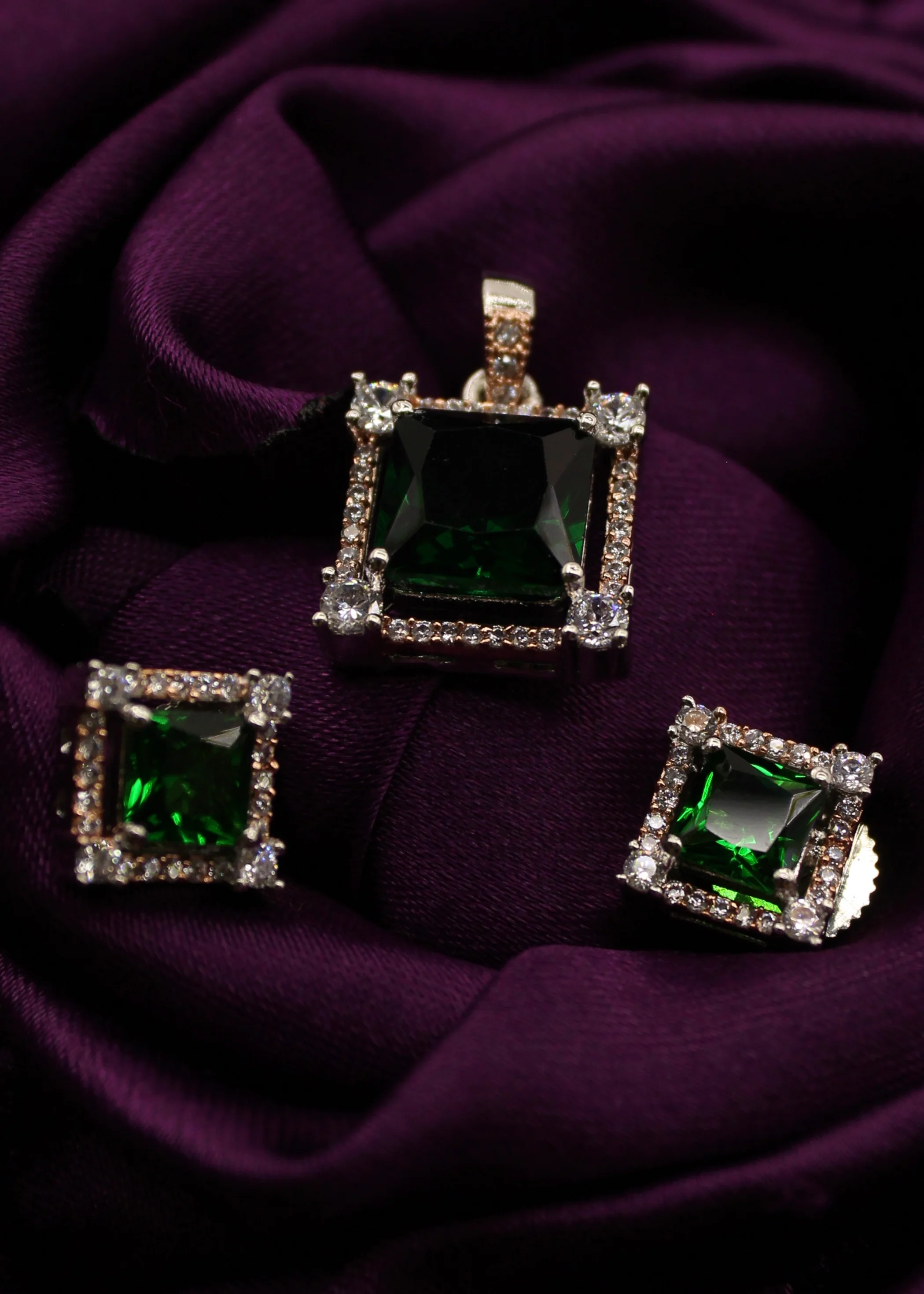 CLASSY SQUARE PENDANT SET - Image 3
