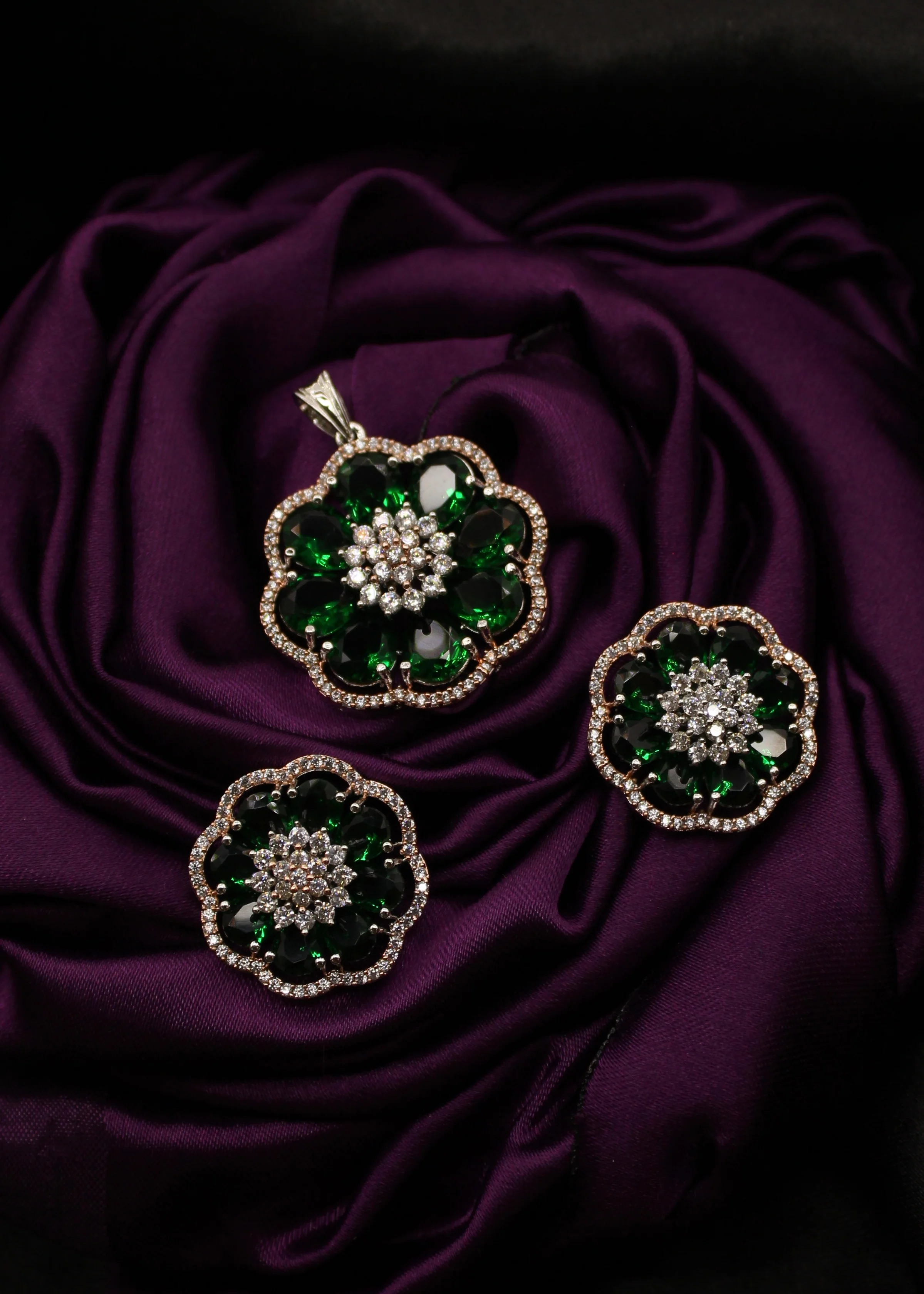 LOVELY FLOWERET PENDANT SET - Image 2