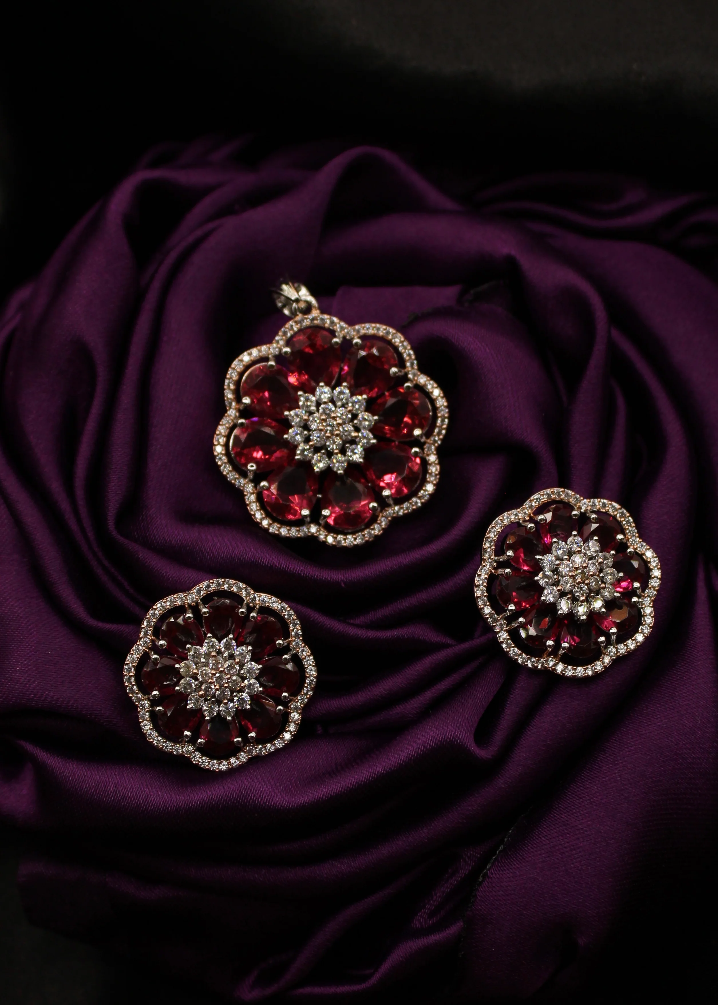 LOVELY FLOWERET PENDANT SET - Image 3