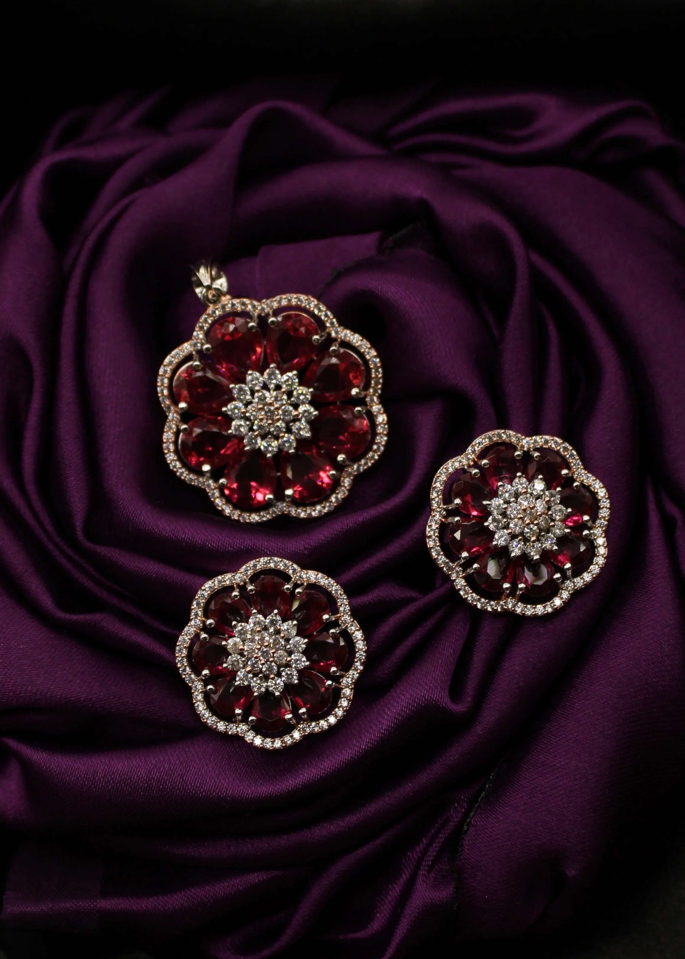 LOVELY FLOWERET PENDANT SET - Image 4