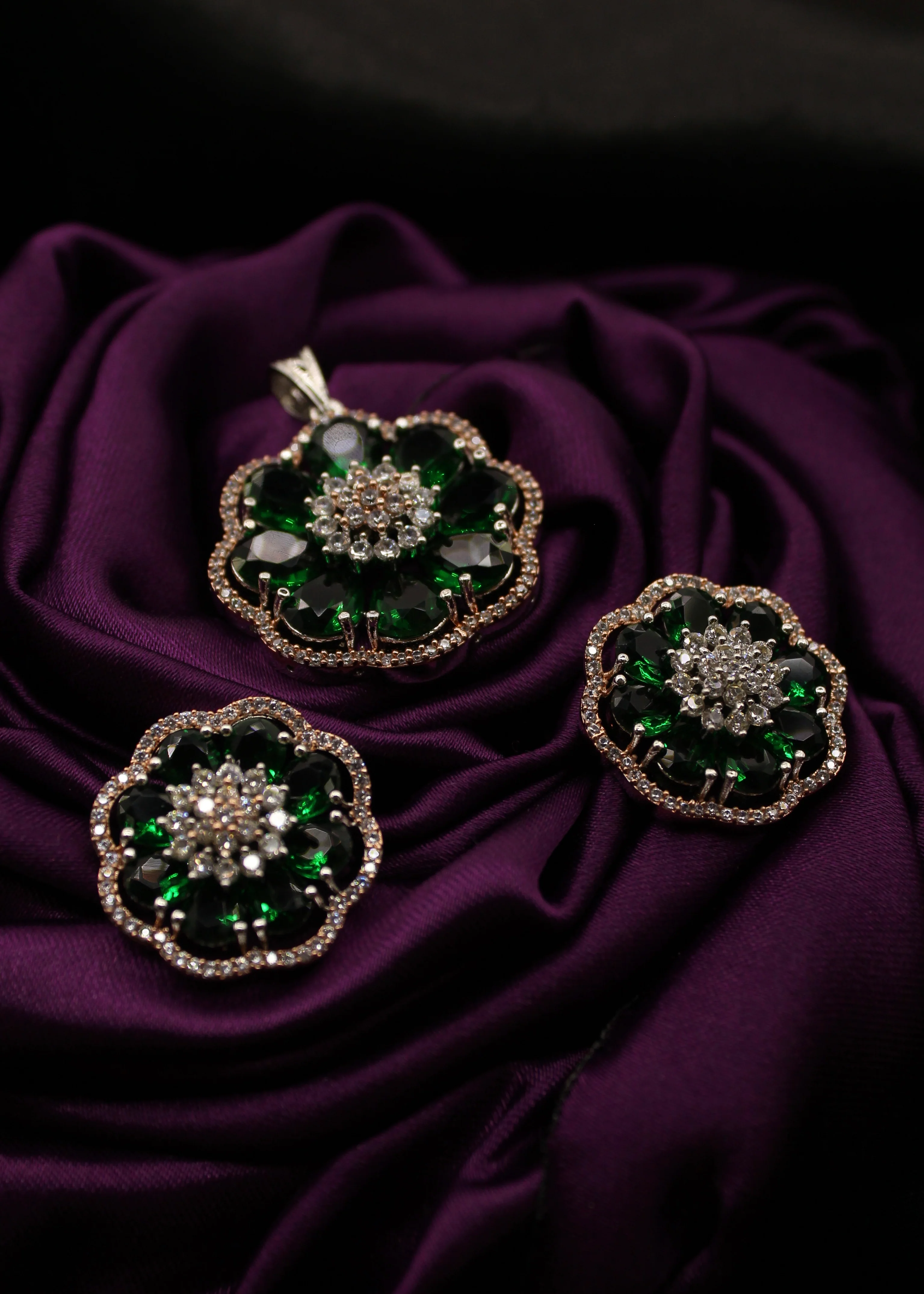 LOVELY FLOWERET PENDANT SET - Image 5