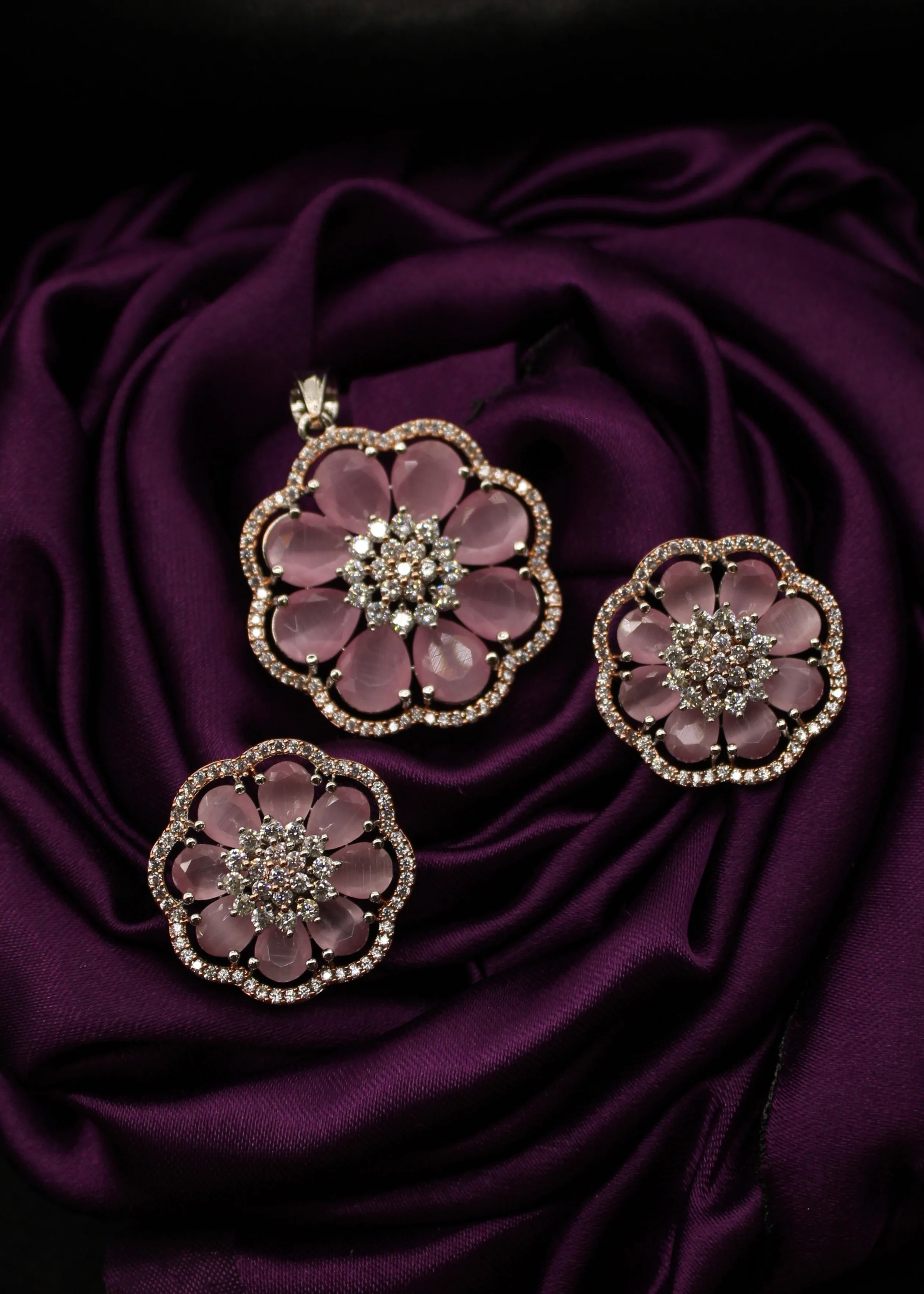 LOVELY FLOWERET PENDANT SET - Image 6