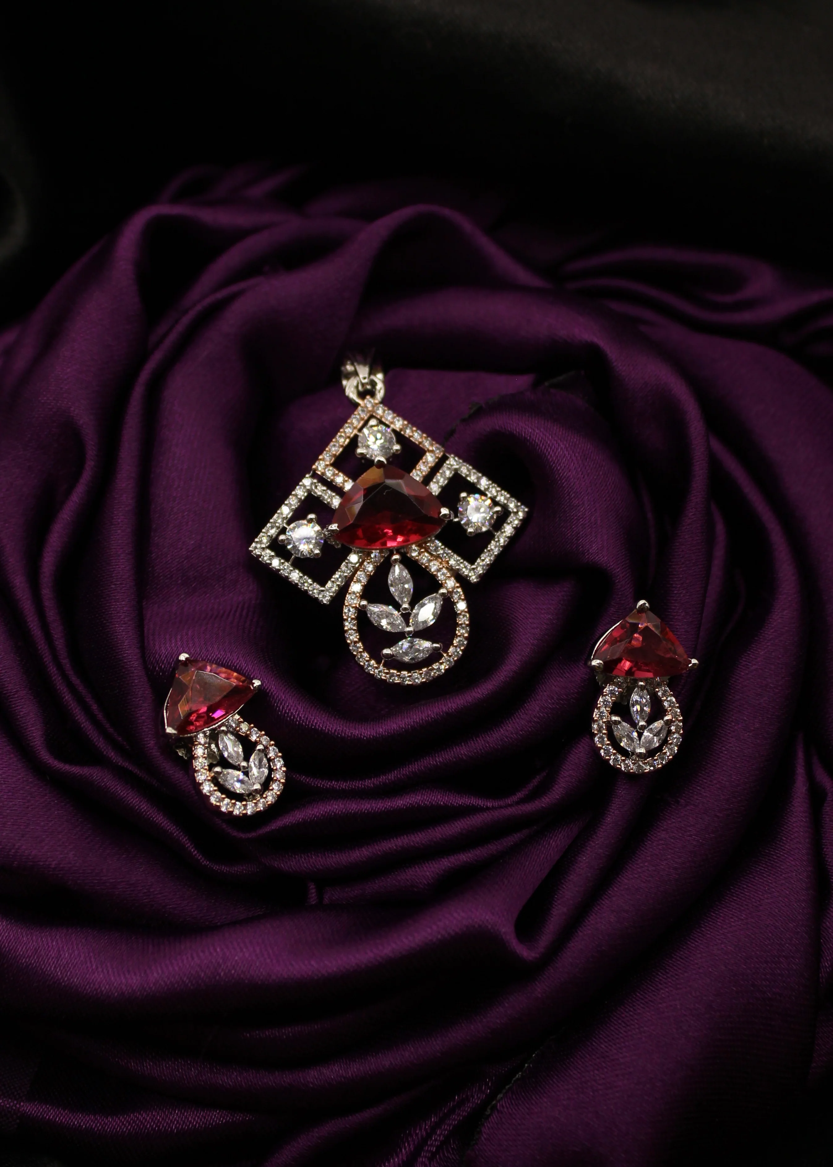 CHARMING DIA PENDANT SET - Image 2