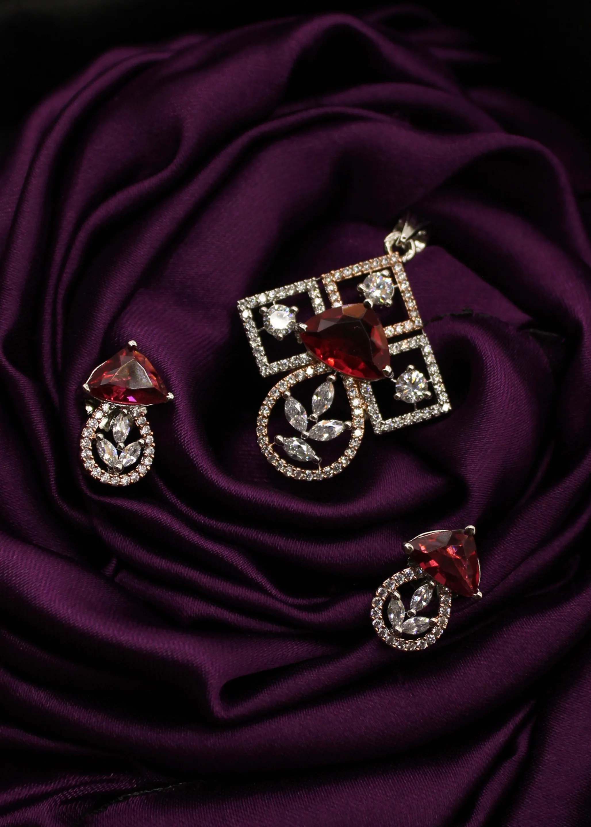 CHARMING DIA PENDANT SET - Image 3