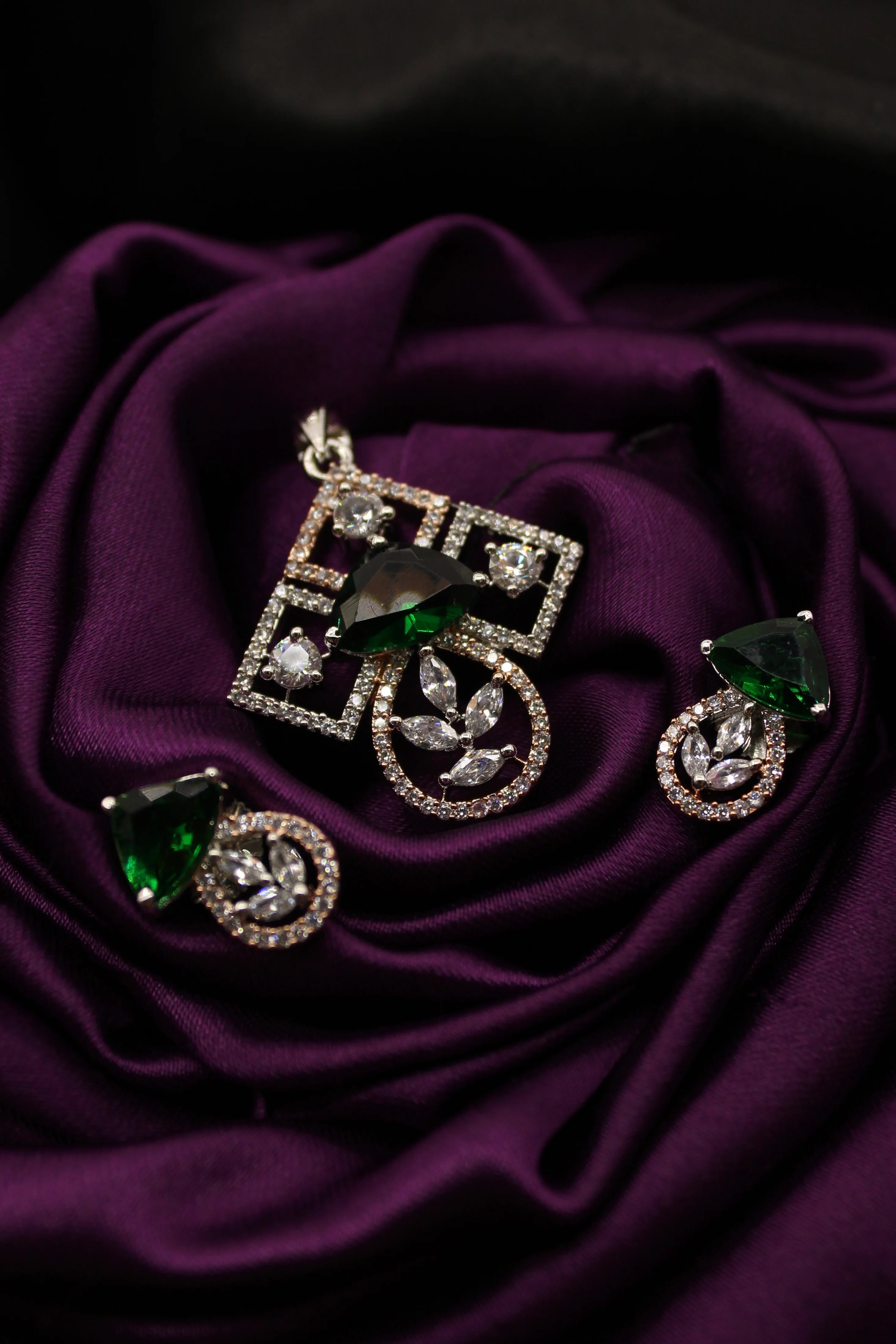 CHARMING DIA PENDANT SET - Image 4