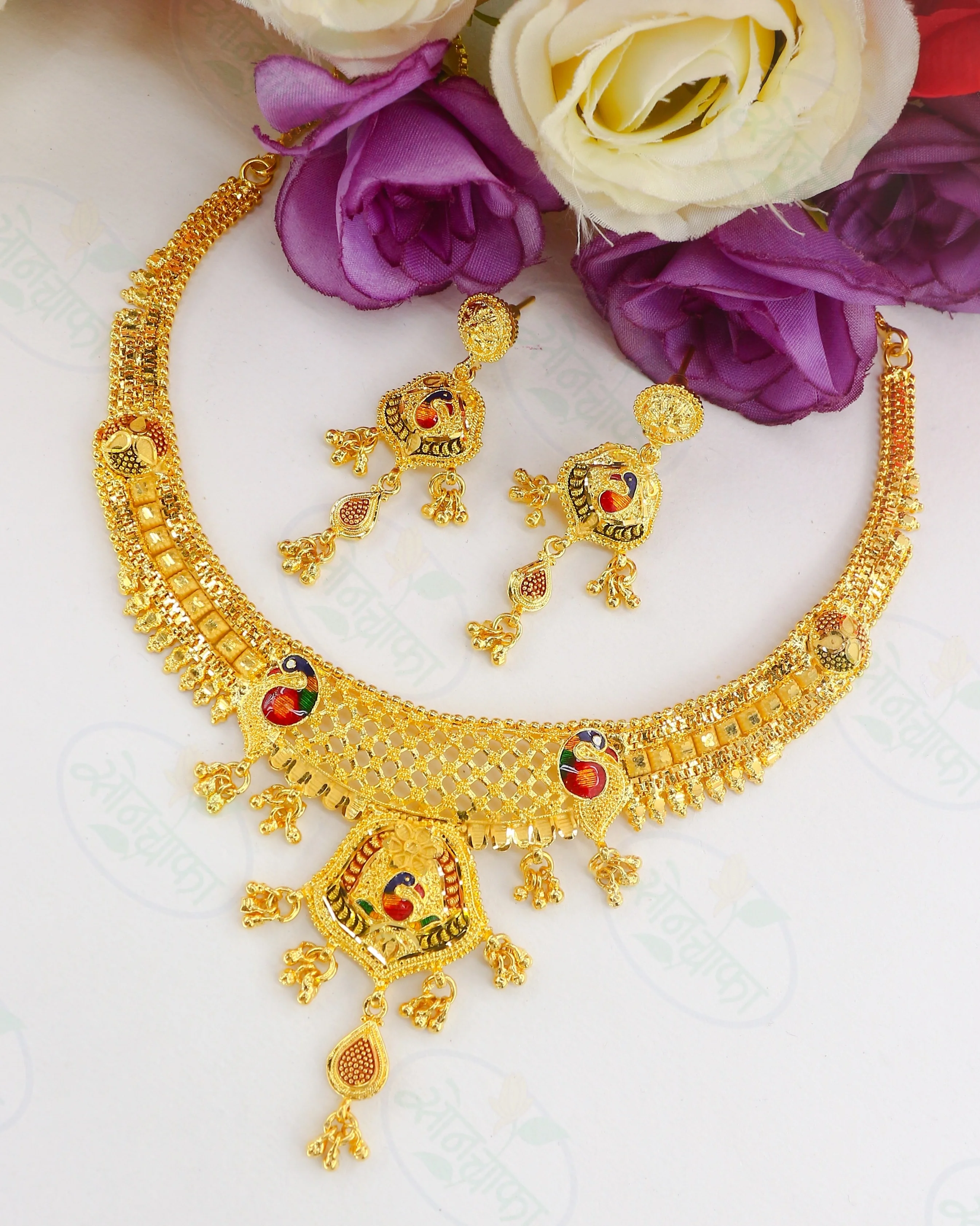 MAGNIFICENT GOLD PLATED NECKLACE - Image 3