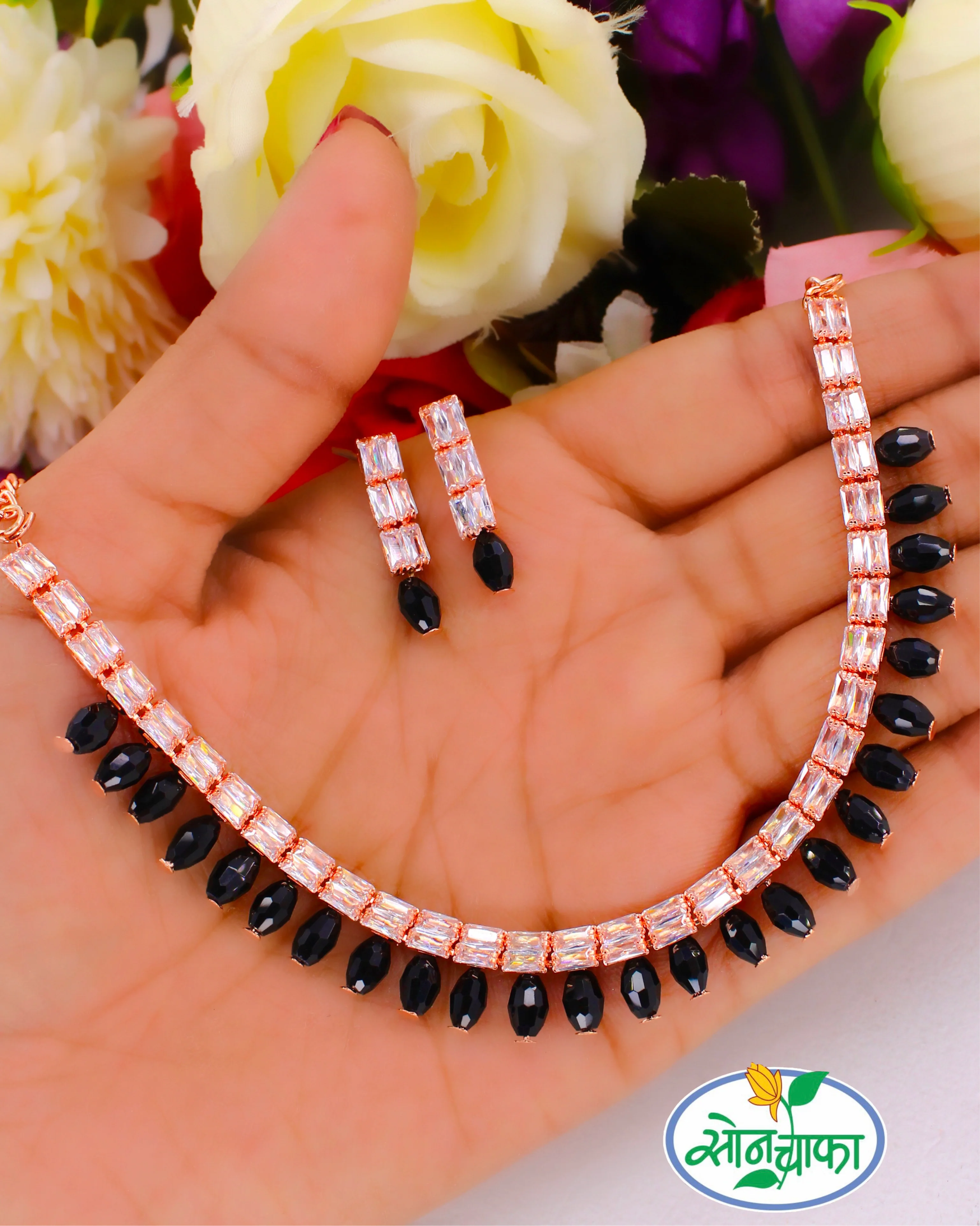 PRETTY DIA NECKLACE - Image 4
