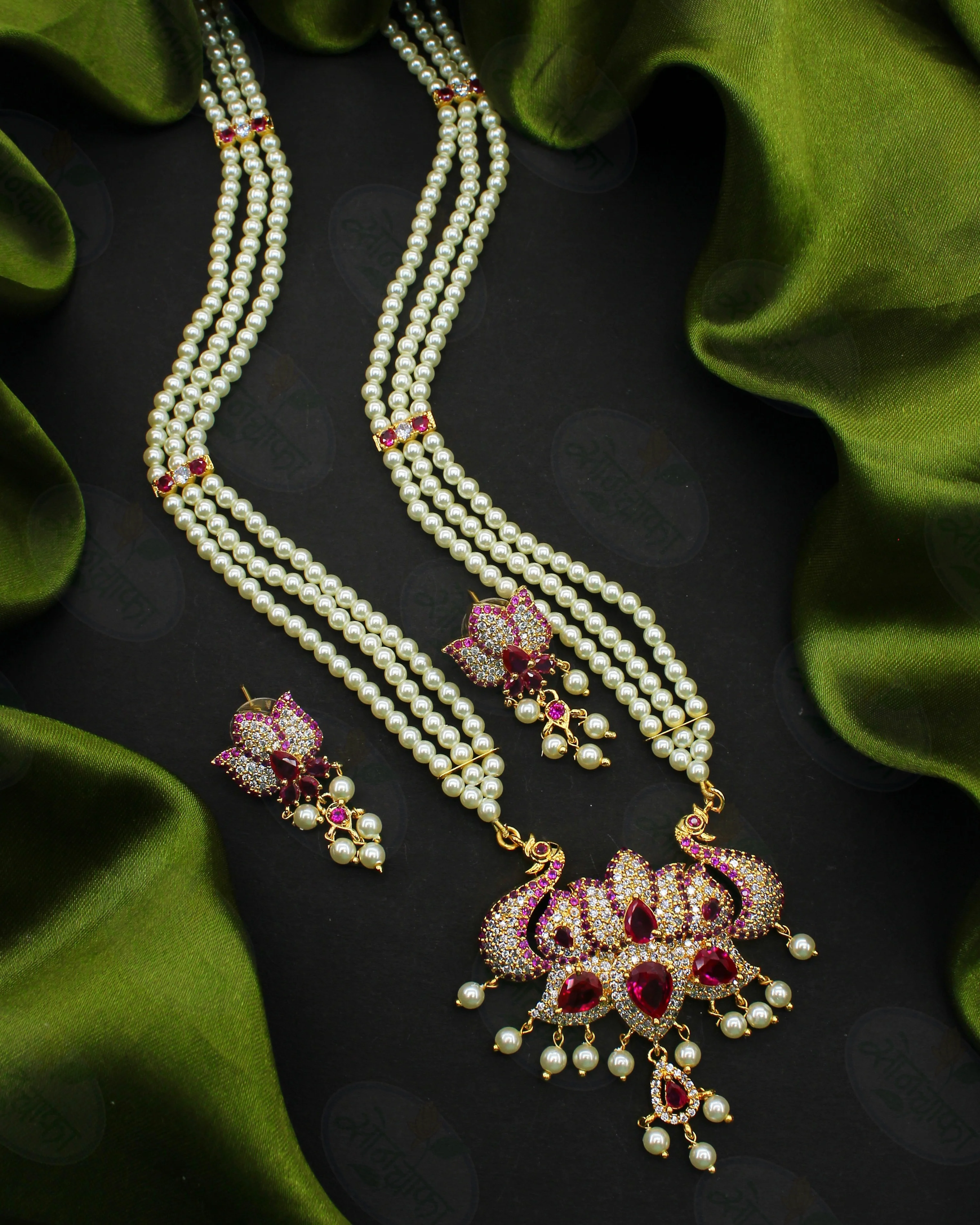 LUXURIOUS PEARL NECKLACE - Image 4